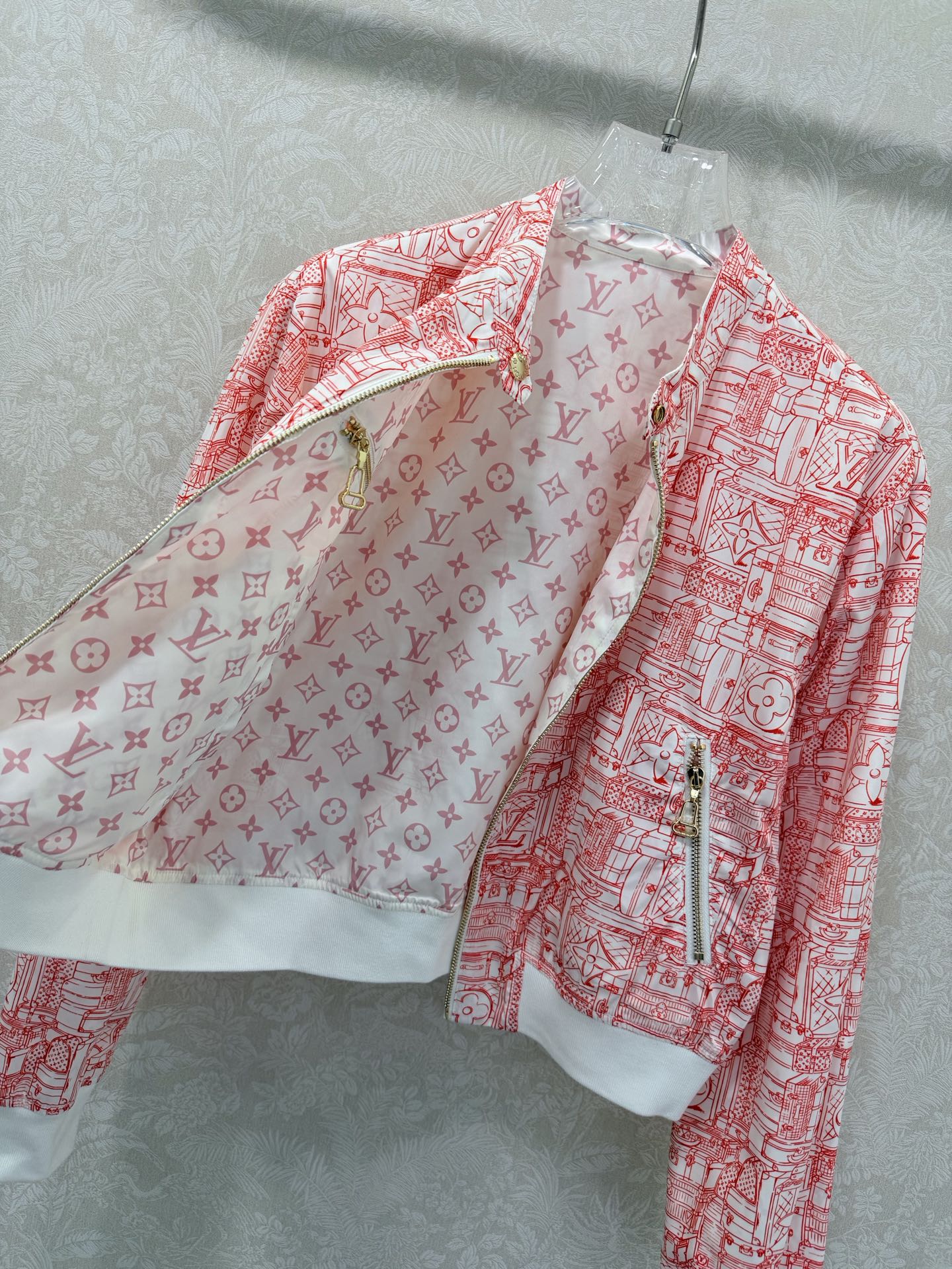 🔥🔥LOUIS VUITT*N路易/威登26早春新款双面可穿夹克外套 红色涂鸦➕粉色马卡龙色系经典老花的