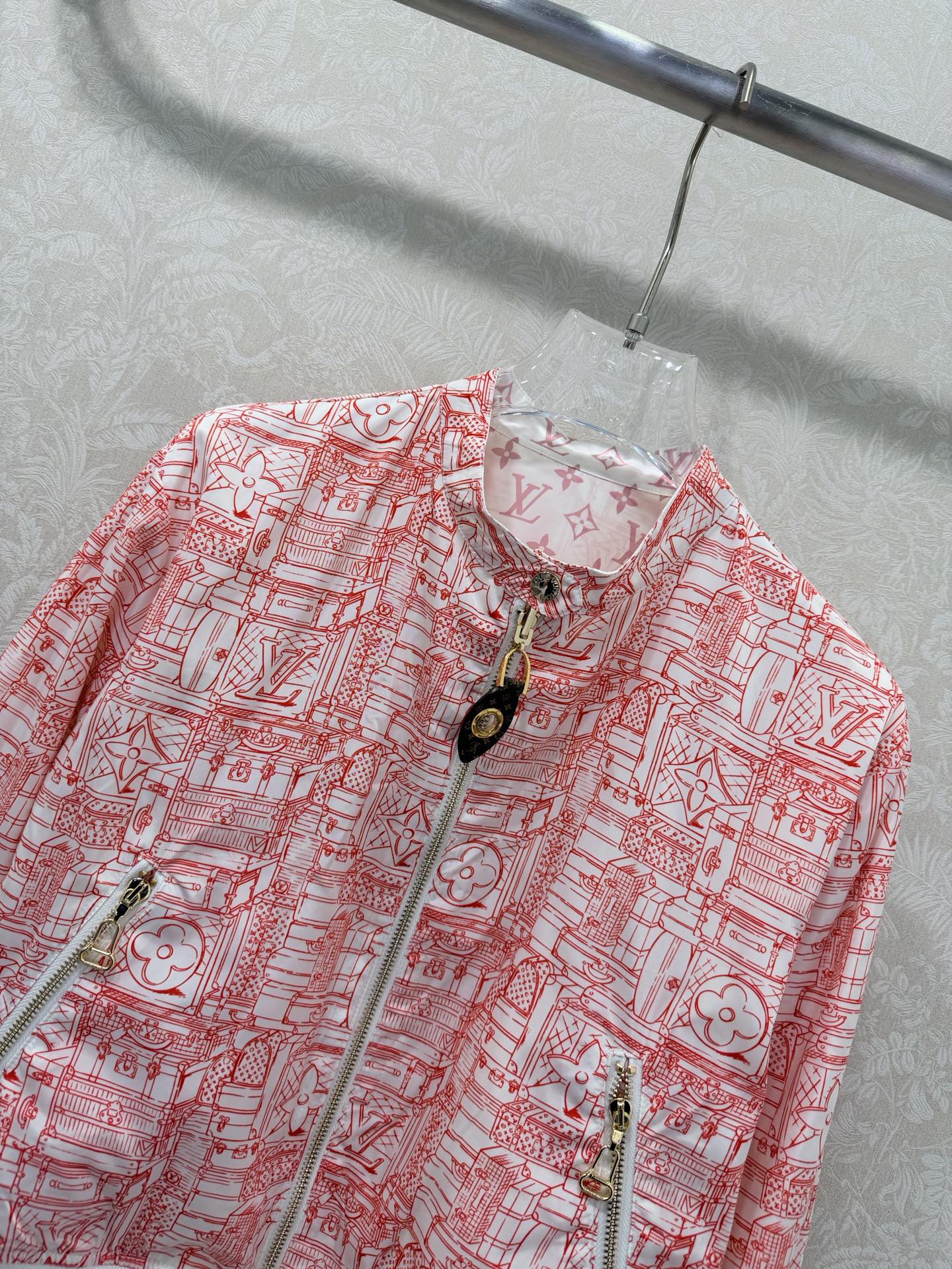 🔥🔥LOUIS VUITT*N路易/威登26早春新款双面可穿夹克外套 红色涂鸦➕粉色马卡龙色系经典老花的