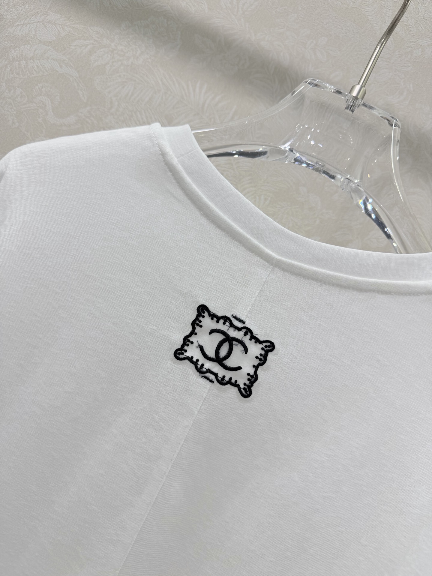 🔥🔥chan*l 26新款圆领纯棉长袖T恤 圆领胸前字母装饰 后背刺绣 随性又时髦基础款也能搭出N种高级