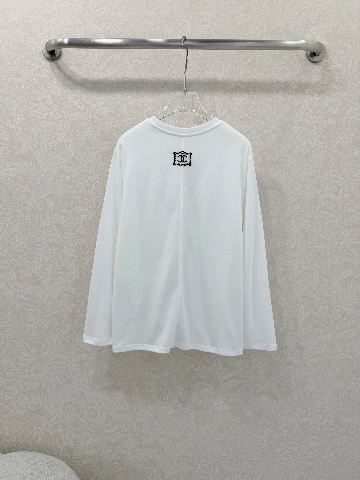 🔥🔥chan*l 26新款圆领纯棉长袖T恤 圆领胸前字母装饰 后背刺绣 随性又时髦基础款也能搭出N种高级