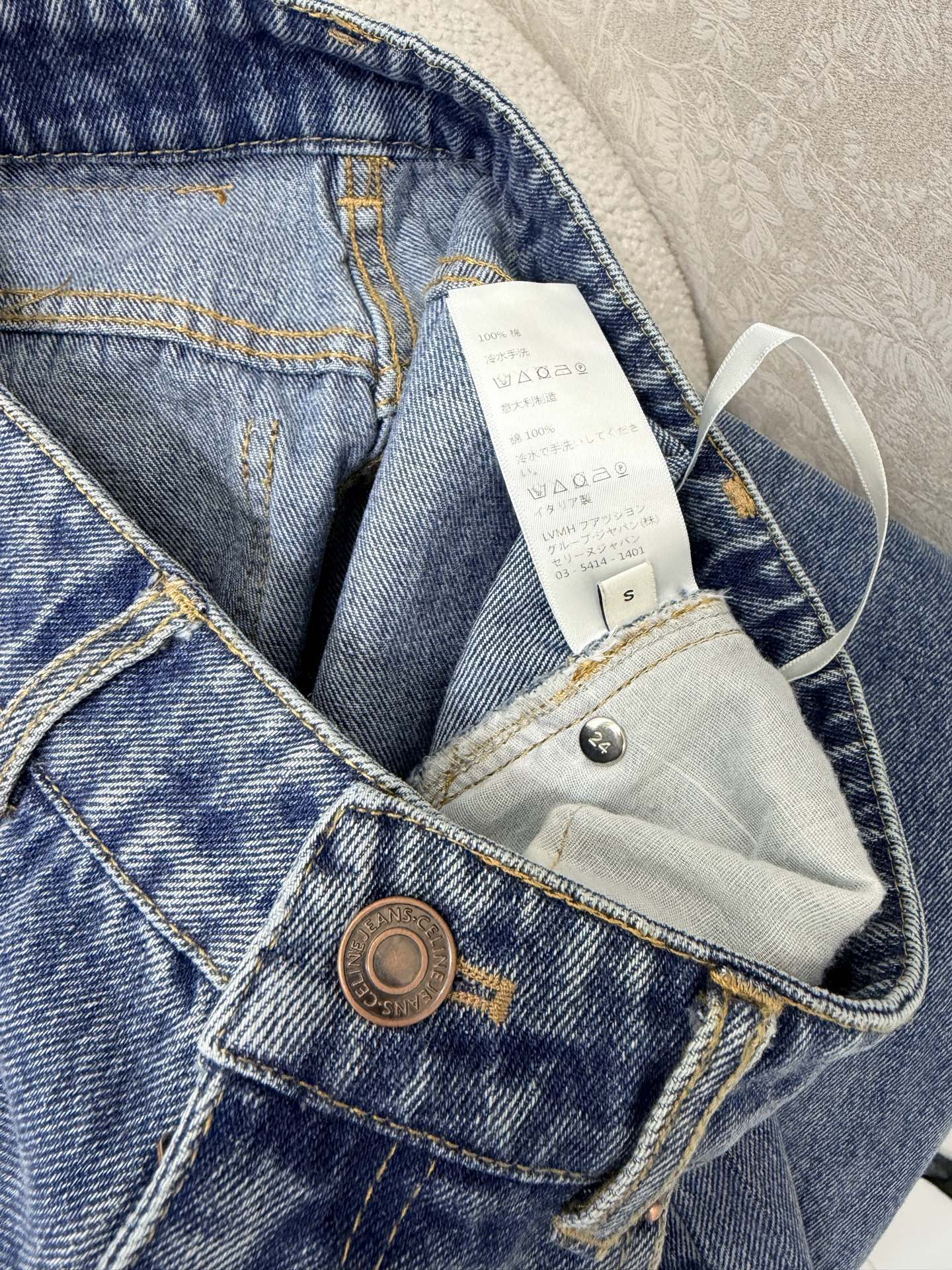 🔥🔥CELIN*26早春新款牛仔裤 高腰款式后腰饰以标志性凯旋门logo徽标 一眼看上的百搭单品💫 时髦