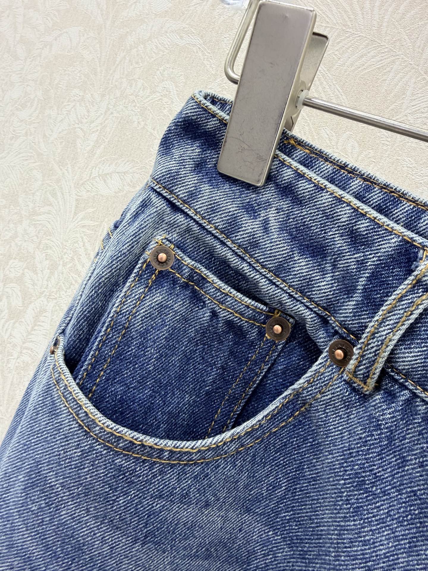 🔥🔥CELIN*26早春新款牛仔裤 高腰款式后腰饰以标志性凯旋门logo徽标 一眼看上的百搭单品💫 时髦