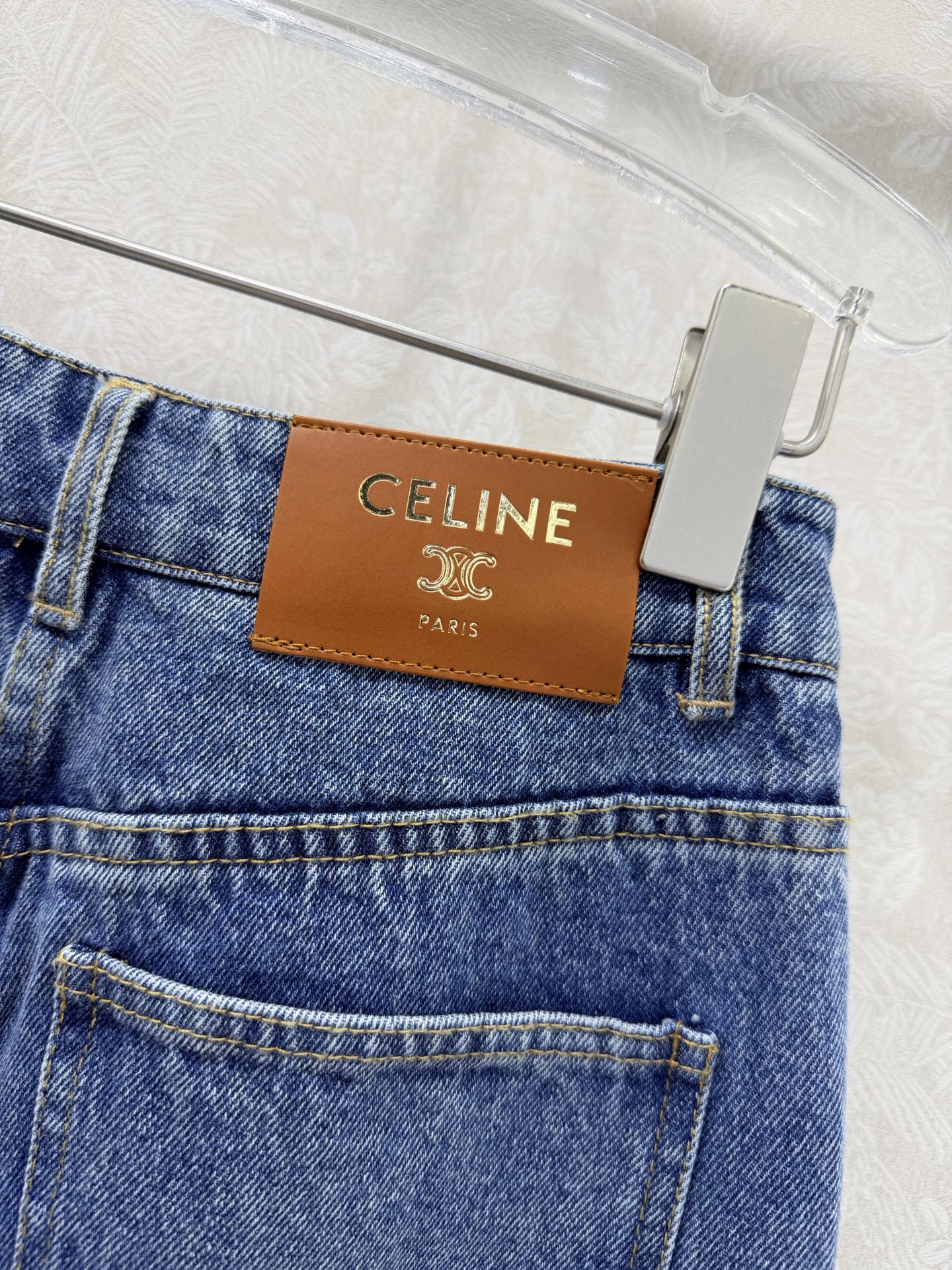 🔥🔥CELIN*26早春新款牛仔裤 高腰款式后腰饰以标志性凯旋门logo徽标 一眼看上的百搭单品💫 时髦