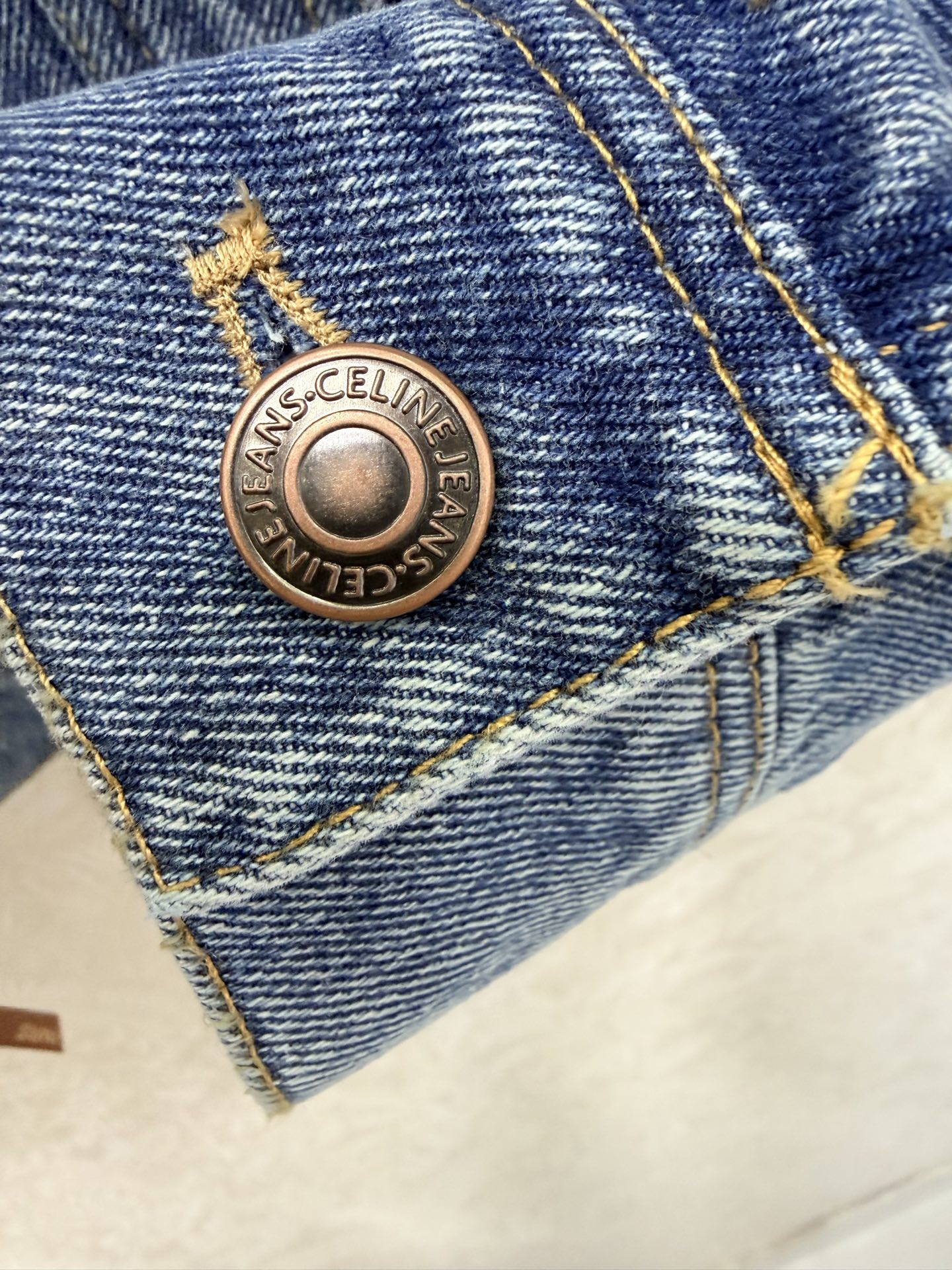 🔥🔥CELIN*26早春新款牛仔外套 ce家的牛仔从不让人失望 翻领拉链设计辅以纽扣装饰 定制拉链五金 