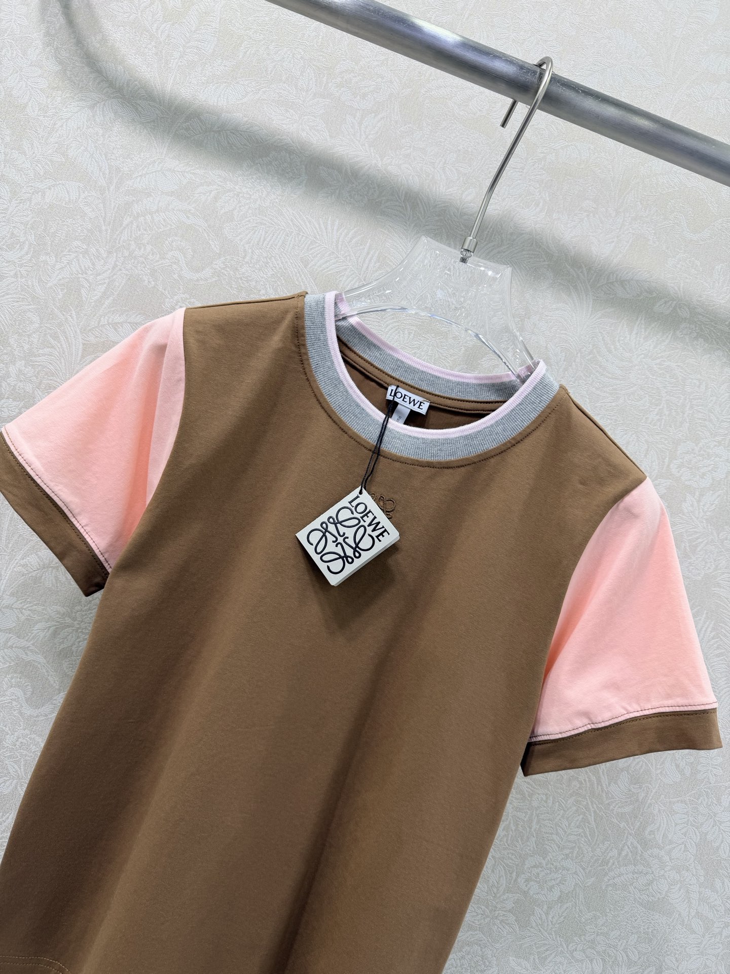 🔥🔥LOEW* 26早春新款撞色弹力短袖T恤 高版出品！胸前logo刺绣 高弹纯棉面料，贴身不紧绷；软而