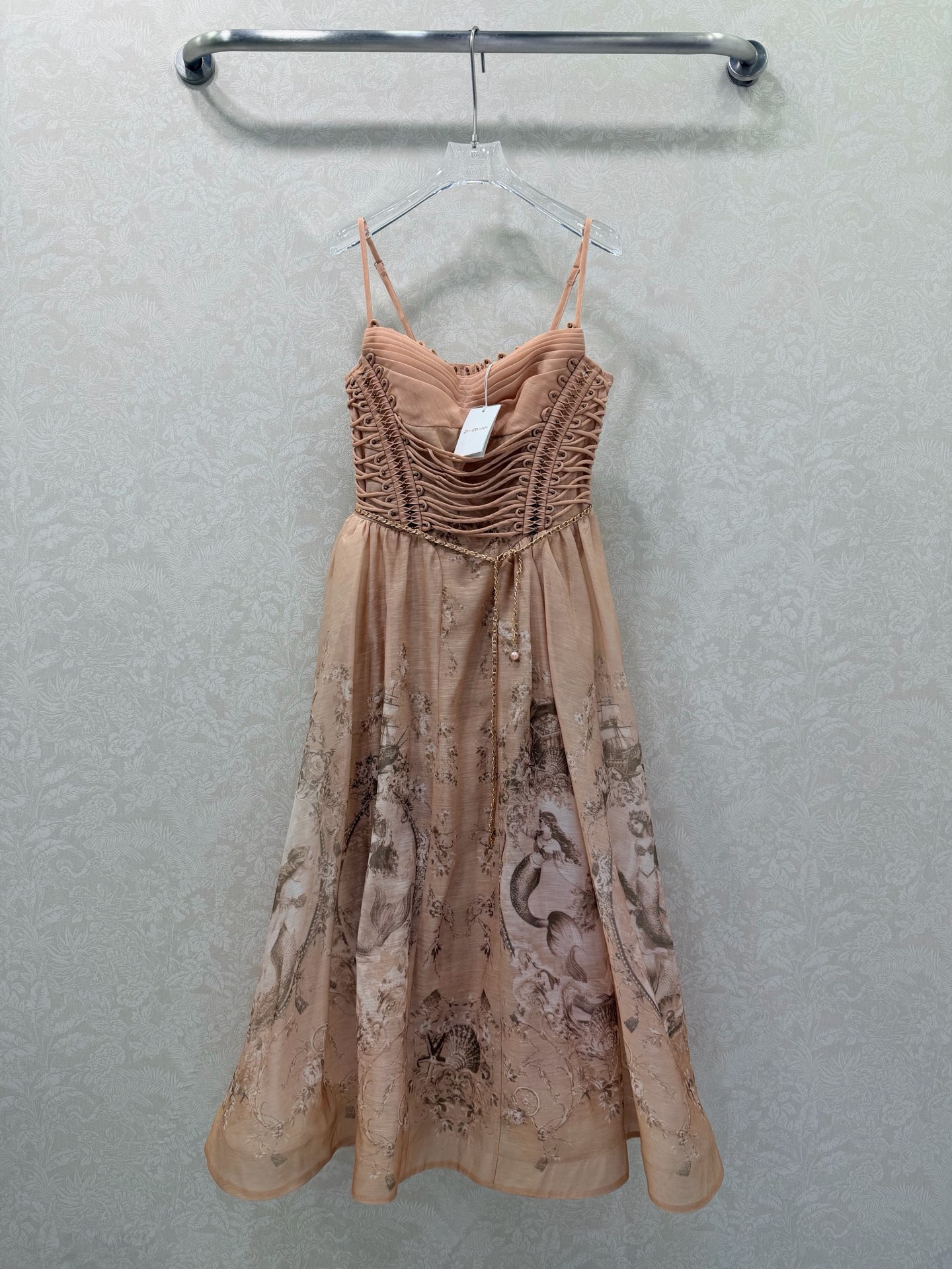 NO:714334,ZIMMERM*26 new mermaid ♀ printed suspender dress with straps on the chest and pleats on the waist. A pearl chain waist chain is provided. The waistline is outlined to make people's eyes shine. Invisible zipper opening and closing, the waist is cinched. The summer atmosphere is full of flowers and matched with this cloth string belt. The fairy is overall high-end and shows retro charm. 2 colors and 4 codes SMLXL, Zimmerman-clothing, skirts,19860909ZIMMERM*26新款美人鱼♀印花吊带连衣裙 胸前绑带腰身褶皱 配送珍珠链条腰链 勾勒腰线让人眼前一亮,隐形拉链开合,腰部收腰 夏日氛围拉满繁花簇拥搭配本布细绳腰带 超大摆裙摆仙女本仙整体高级又展现复古魅力气质.2色4码SMLXL,兹默曼-服装,skirts,,Women's clothing