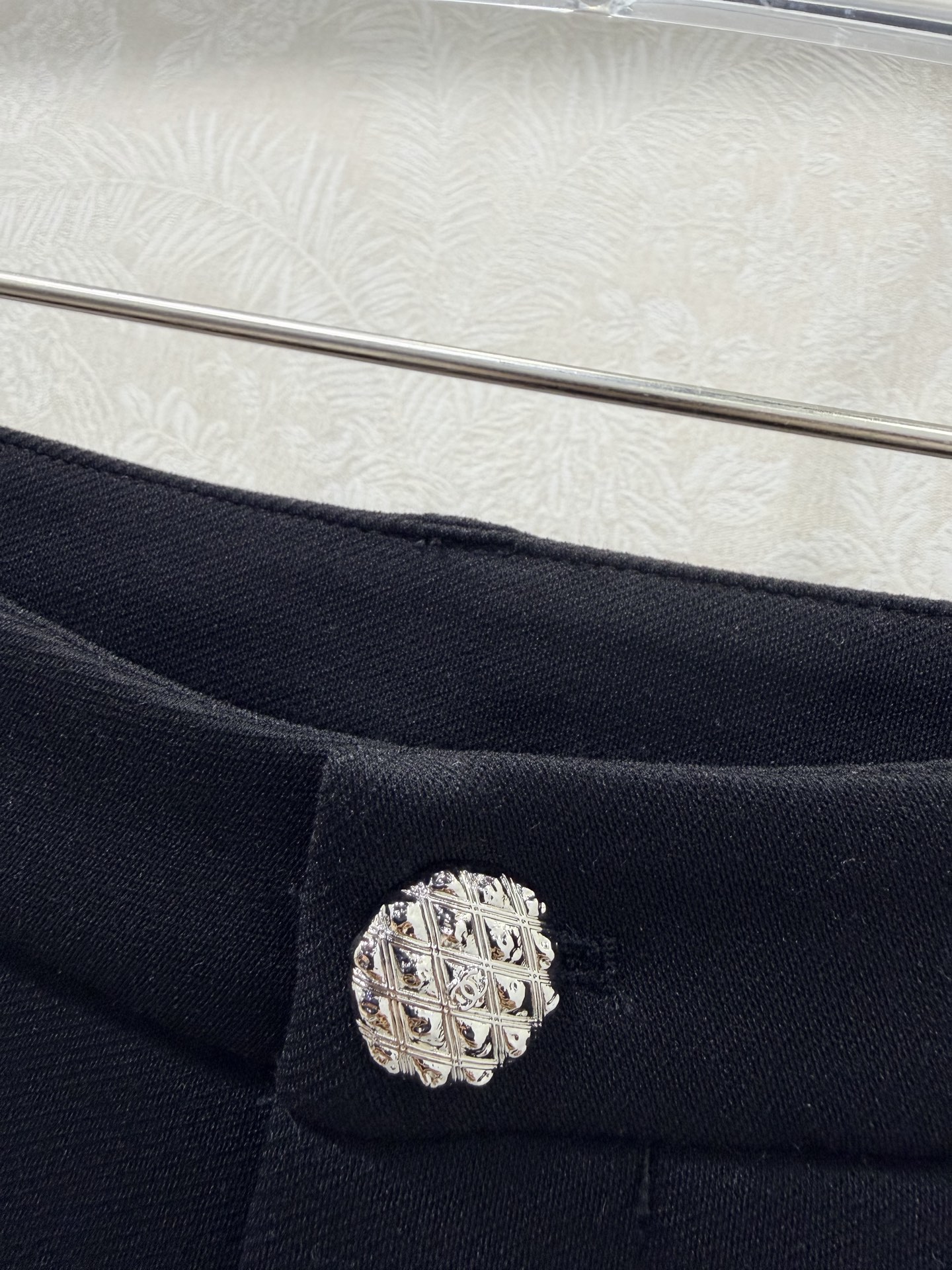 🔥🔥chan*l 26早春最新系列高腰微喇长裤 定制弹力棉材质 腰头定制五金点缀 后双口袋双C五金 点缀