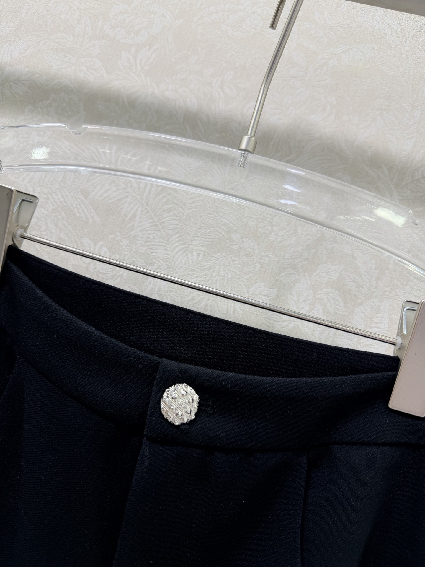 🔥🔥chan*l 26早春最新系列高腰微喇长裤 定制弹力棉材质 腰头定制五金点缀 后双C刺绣点缀 细节感