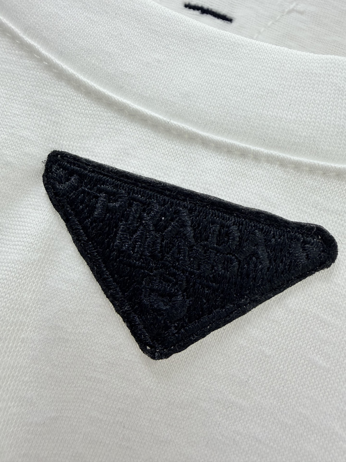 🔥🔥PRAD* 26新款圆领纯棉长袖T恤 圆领胸前倒三角字母装饰 后背刺绣 随性又时髦基础款也能搭出N种