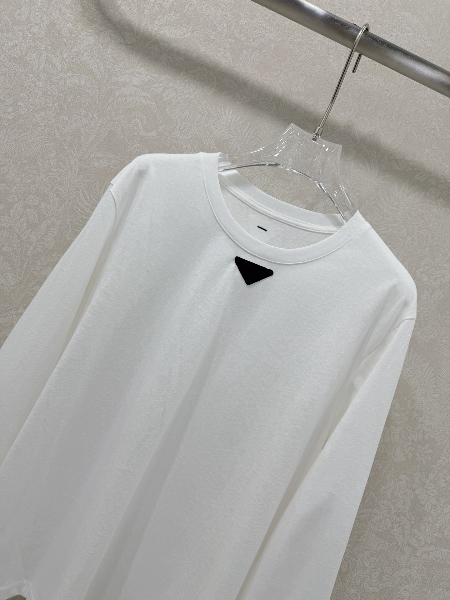 🔥🔥PRAD* 26新款圆领纯棉长袖T恤 圆领胸前倒三角字母装饰 后背刺绣 随性又时髦基础款也能搭出N种