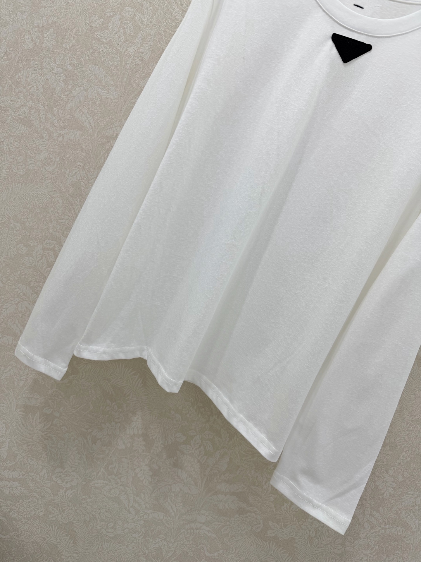 🔥🔥PRAD* 26新款圆领纯棉长袖T恤 圆领胸前倒三角字母装饰 后背刺绣 随性又时髦基础款也能搭出N种