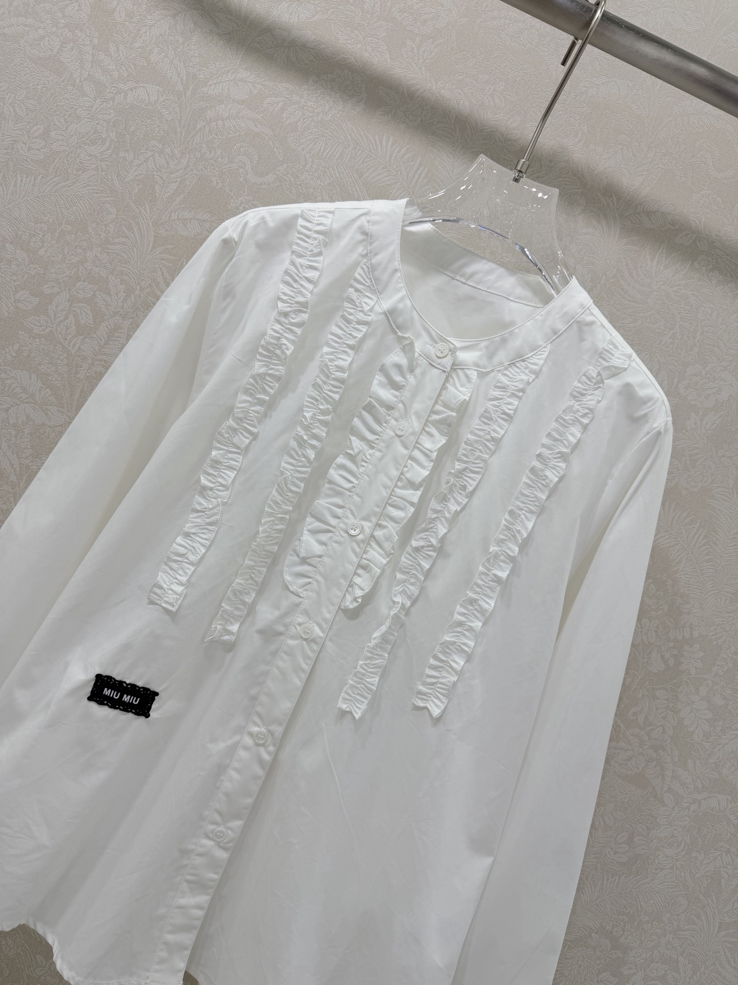 🔥🔥miumi* 26新款圆领木耳边花边长袖衬衣 全棉材质 质感舒适细腻 上身充满精致高智气息 精致度瞬