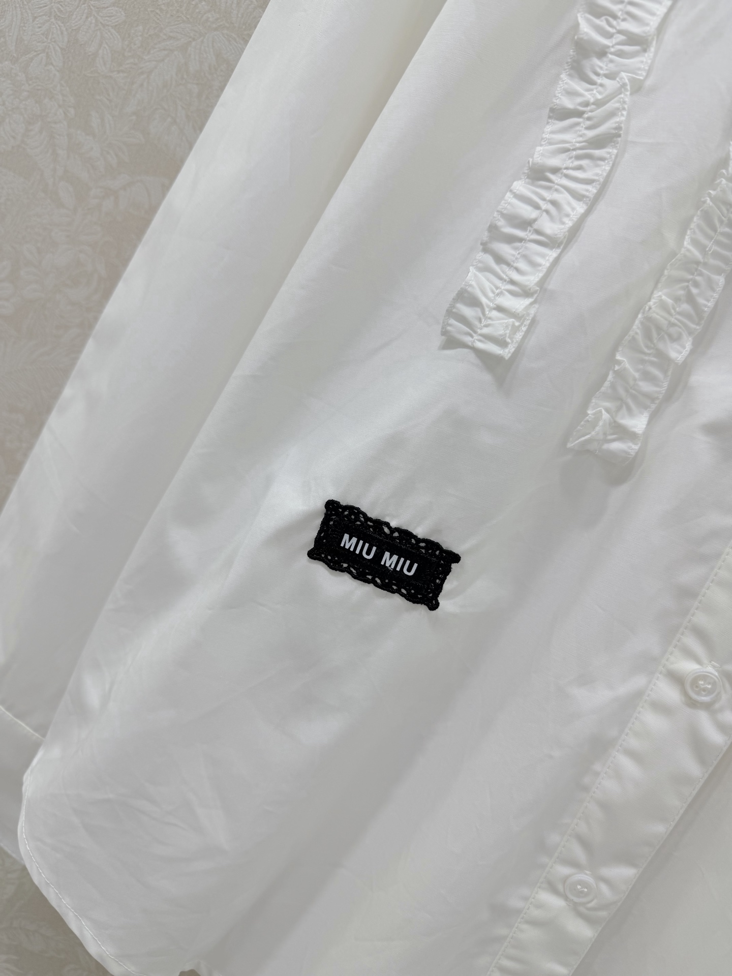 🔥🔥miumi* 26新款圆领木耳边花边长袖衬衣 全棉材质 质感舒适细腻 上身充满精致高智气息 精致度瞬