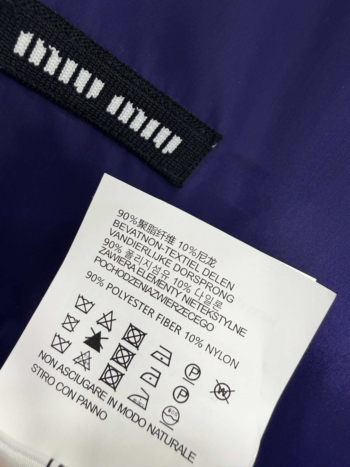 🔥🔥MiuMi*26新款立领胸前字母徽标刺绣立领速干外套 此款夹克采用高品质防风面料，质感挺括且具良好透