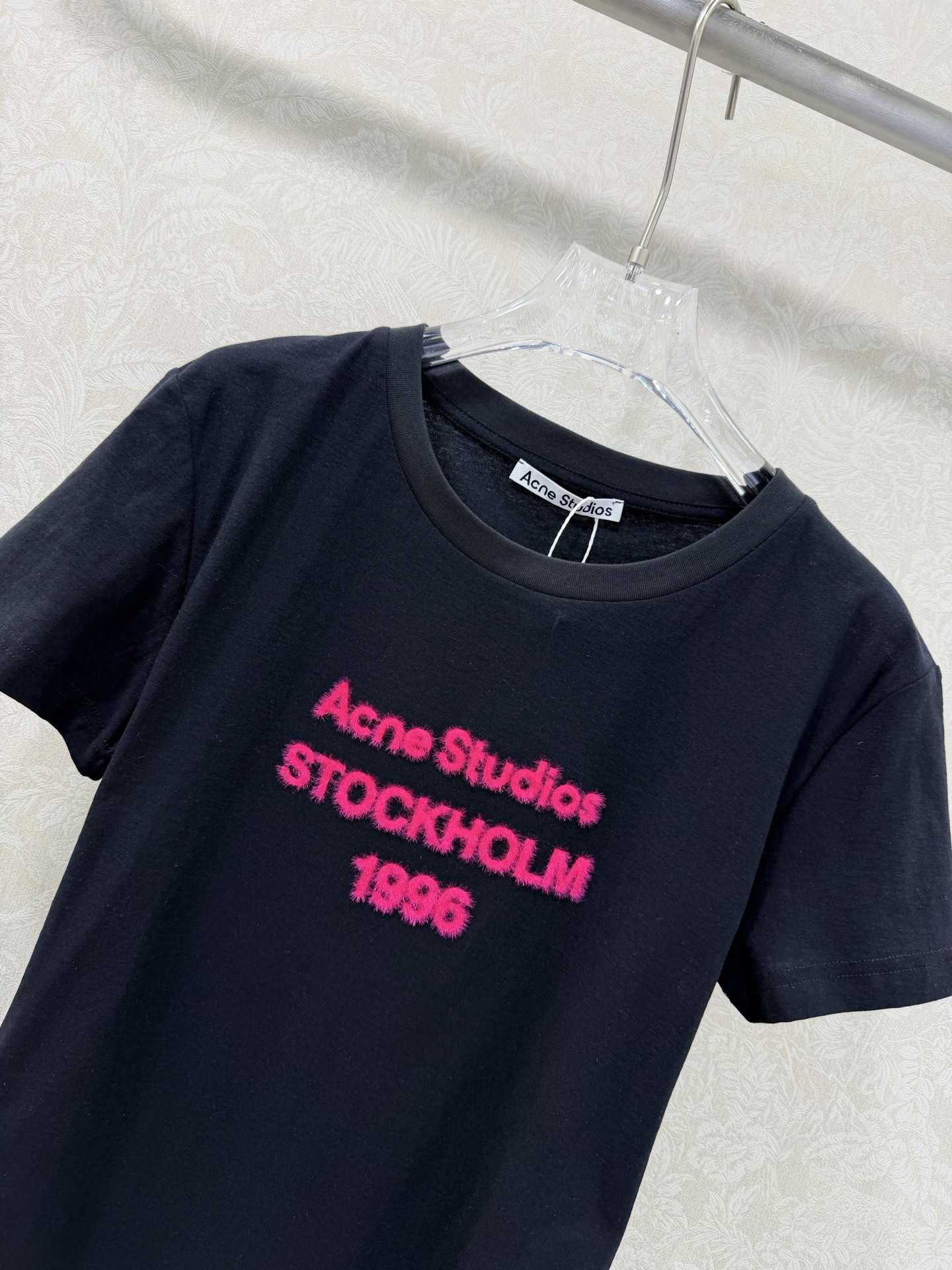 🔥🔥Acne studi* 26Ss限定新款 1966字母印花植绒短袖 顶级高版出品！经典的白黑底色撞亮