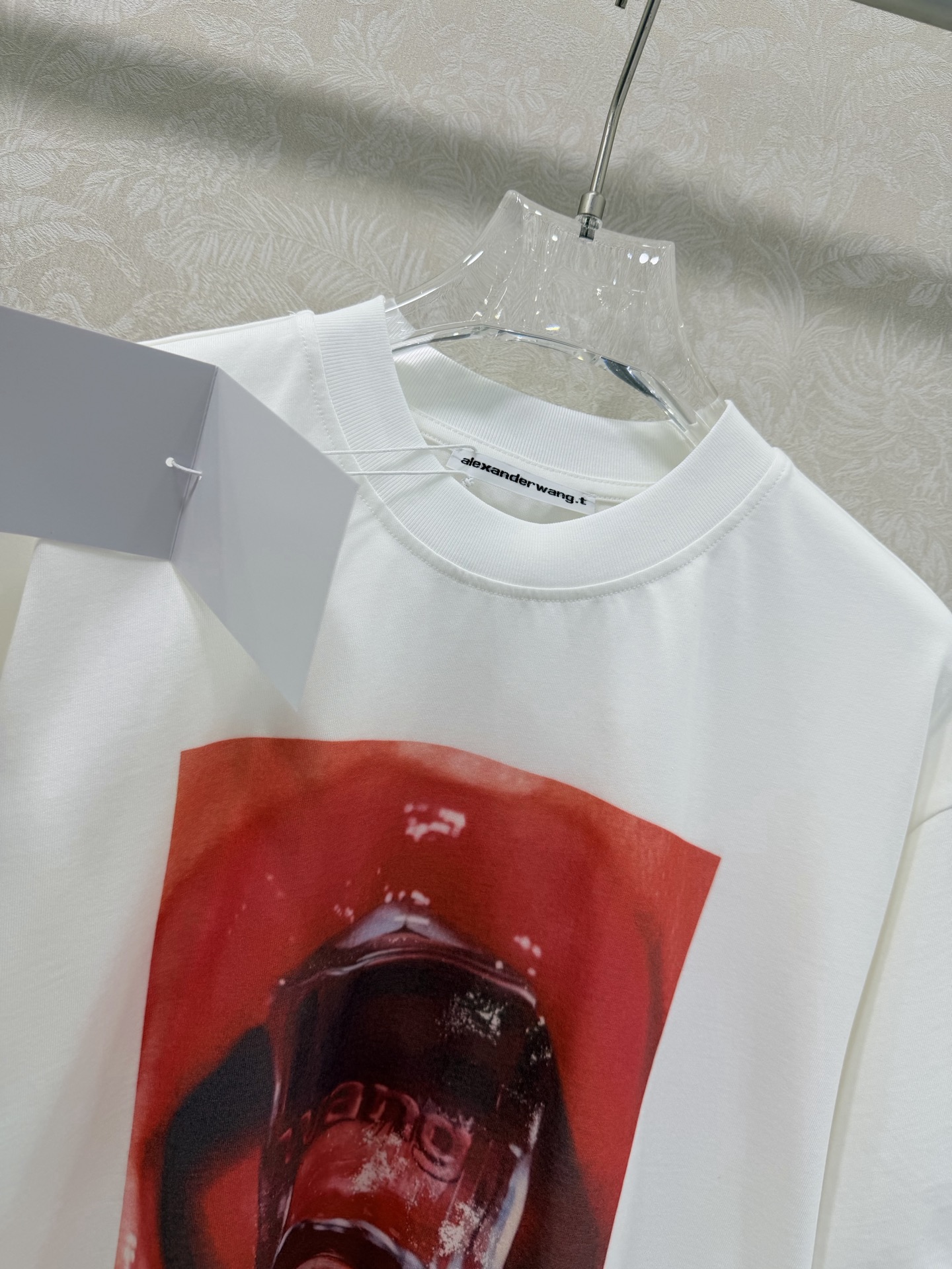 🔥🔥Alexander Wan*26早春新款短袖T恤 红唇印花 正面红唇+冰块图案 甜酷风格超吸睛 辨识