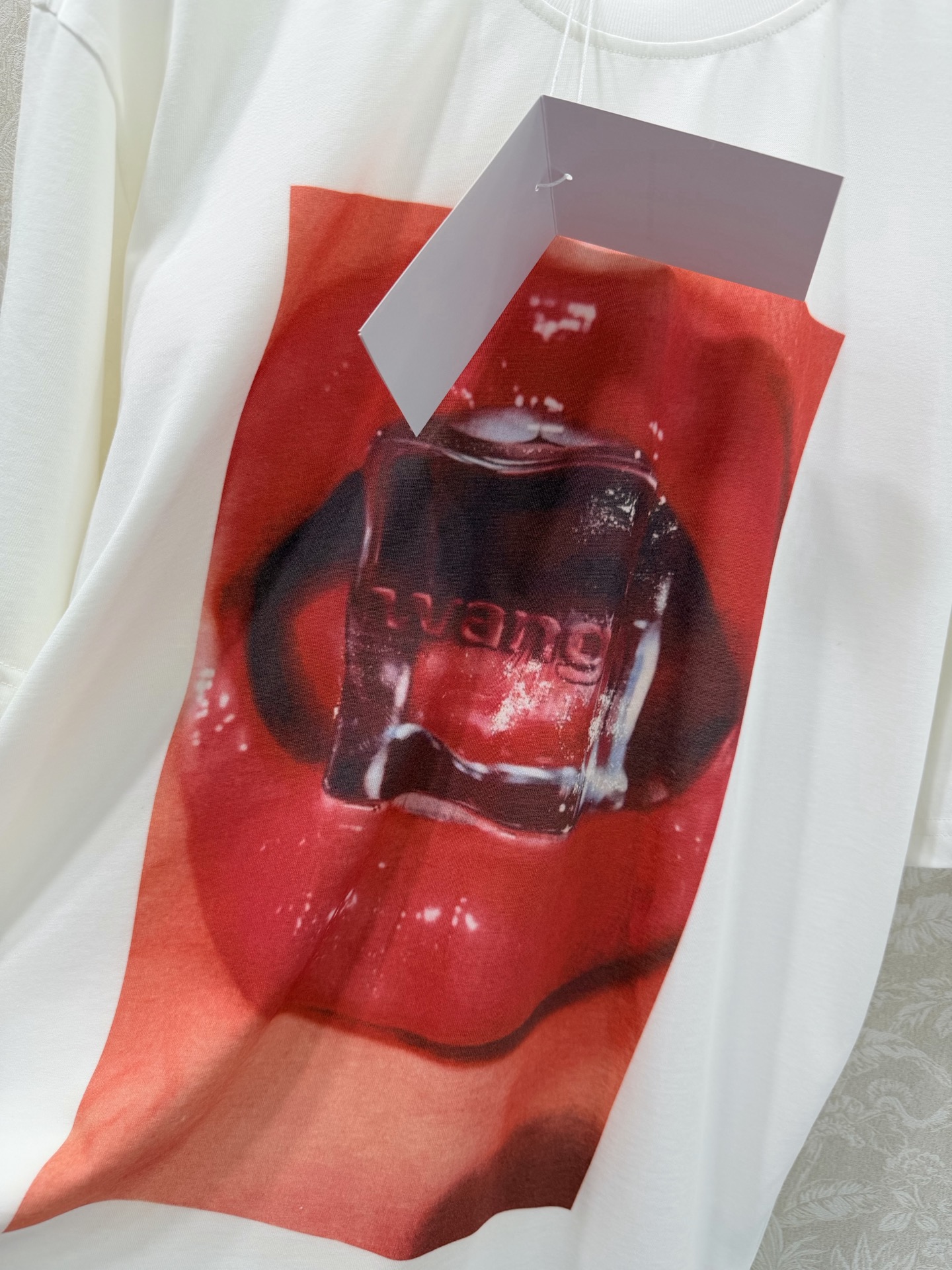 🔥🔥Alexander Wan*26早春新款短袖T恤 红唇印花 正面红唇+冰块图案 甜酷风格超吸睛 辨识