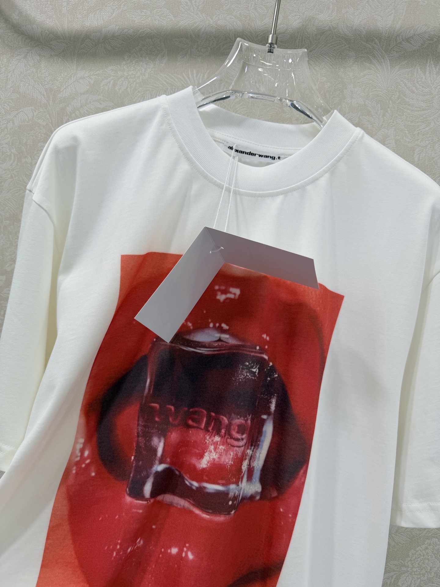 🔥🔥Alexander Wan*26早春新款短袖T恤 红唇印花 正面红唇+冰块图案 甜酷风格超吸睛 辨识