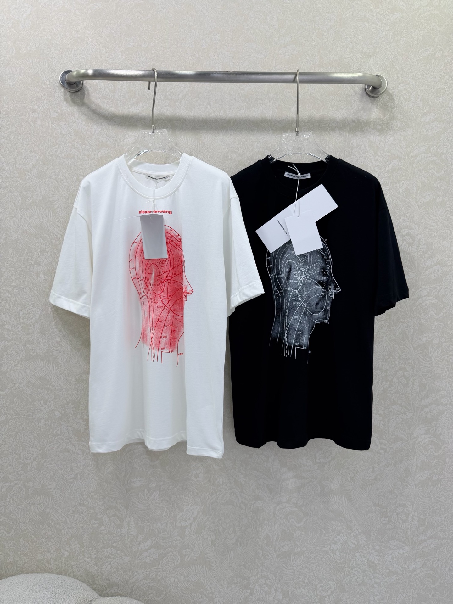 🔥🔥Alexander Wan*26早春新款短袖T恤 胸前红色地图轮廓，辨识度超高，品牌logo和“sp