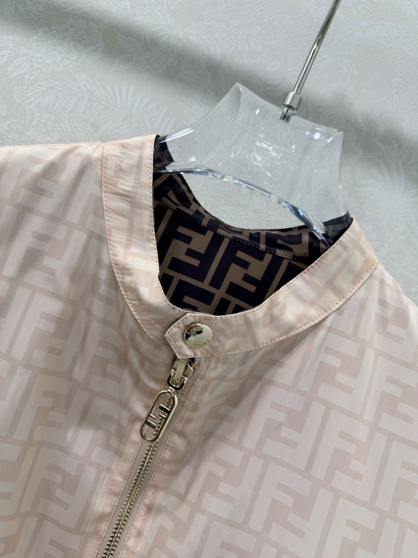 🔥🔥FEND*26早春新款双面可穿夹克外套 经典双F➕粉色马卡龙色系经典老花的搭配 棒球服夹克版型 上身