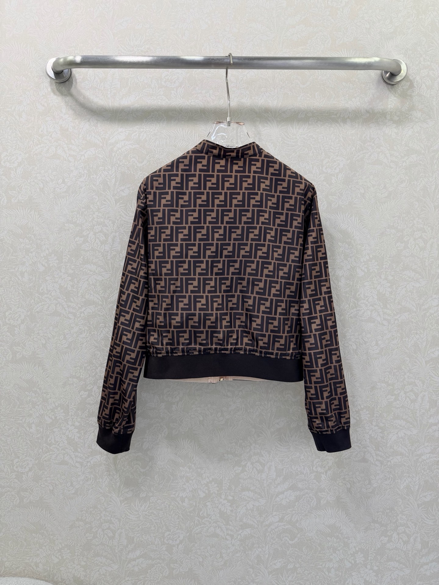 🔥🔥FEND*26早春新款双面可穿夹克外套 经典双F➕粉色马卡龙色系经典老花的搭配 棒球服夹克版型 上身