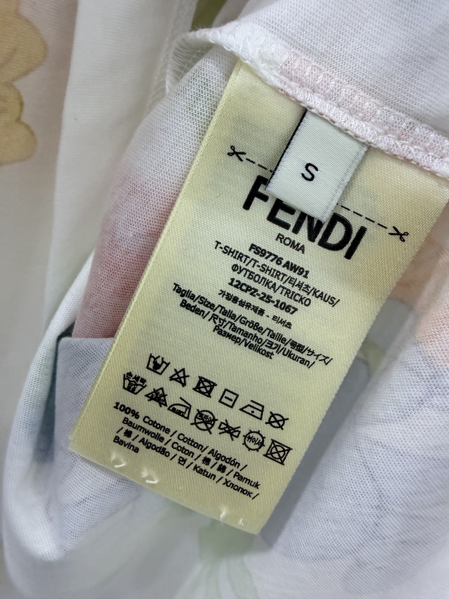 🔥🔥FEND*26FF早春新品短袖T恤，定位花㚏logo印花，浪漫春夏度假风轻盈纯棉面料质感柔软舒适，时