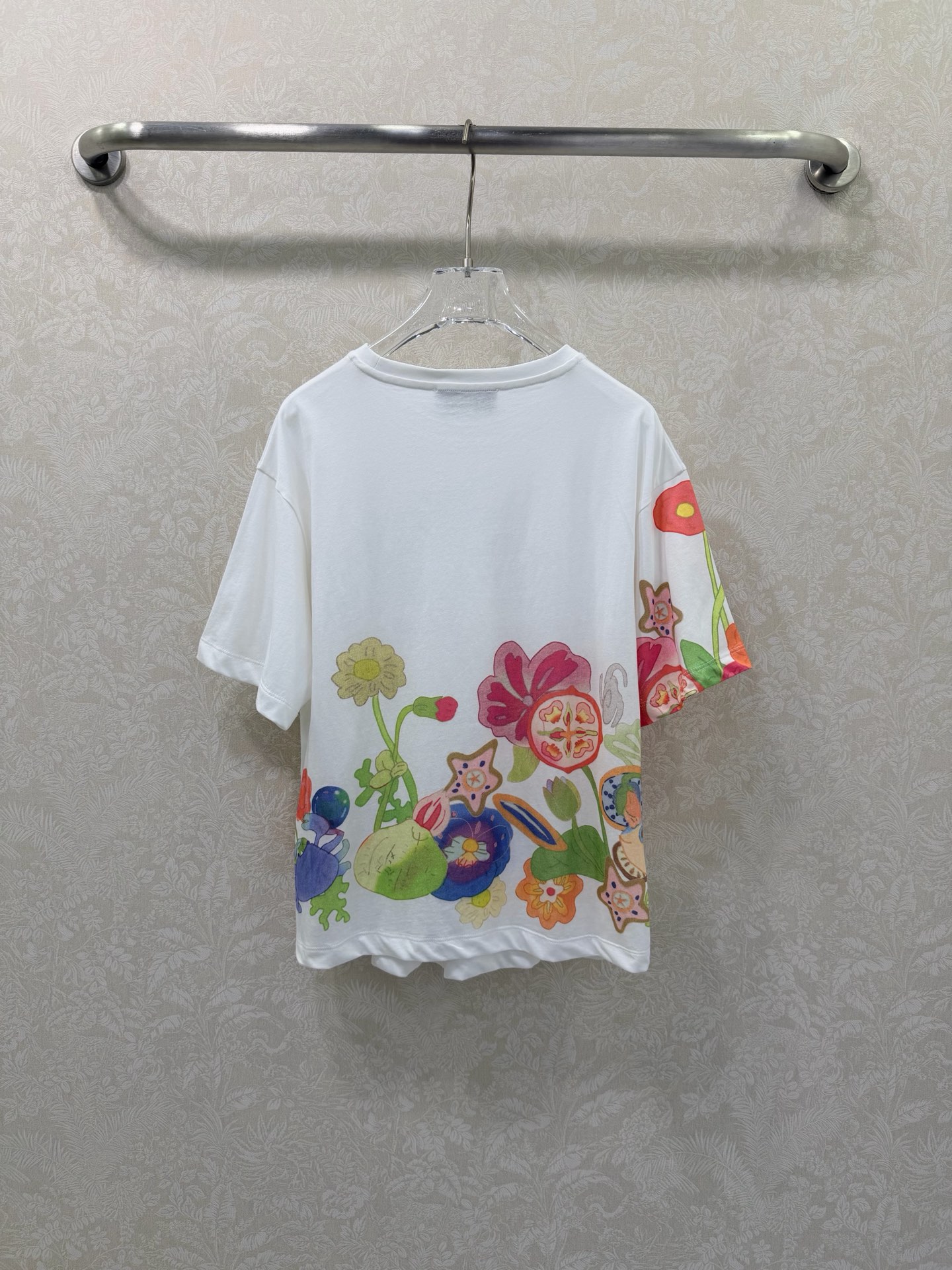 🔥🔥FEND*26FF早春新品短袖T恤，定位花㚏logo印花，浪漫春夏度假风轻盈纯棉面料质感柔软舒适，时