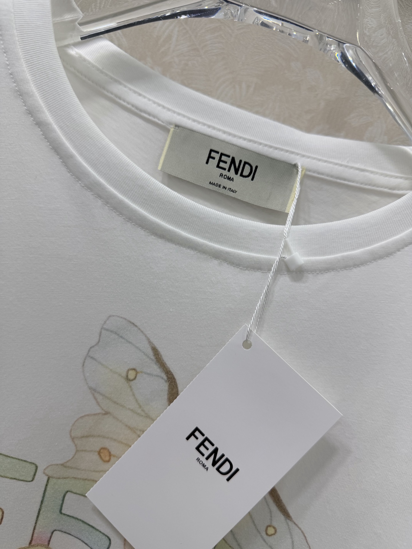 🔥🔥FEND*26FF早春新品短袖T恤，定位花㚏logo印花，浪漫春夏度假风轻盈纯棉面料质感柔软舒适，时