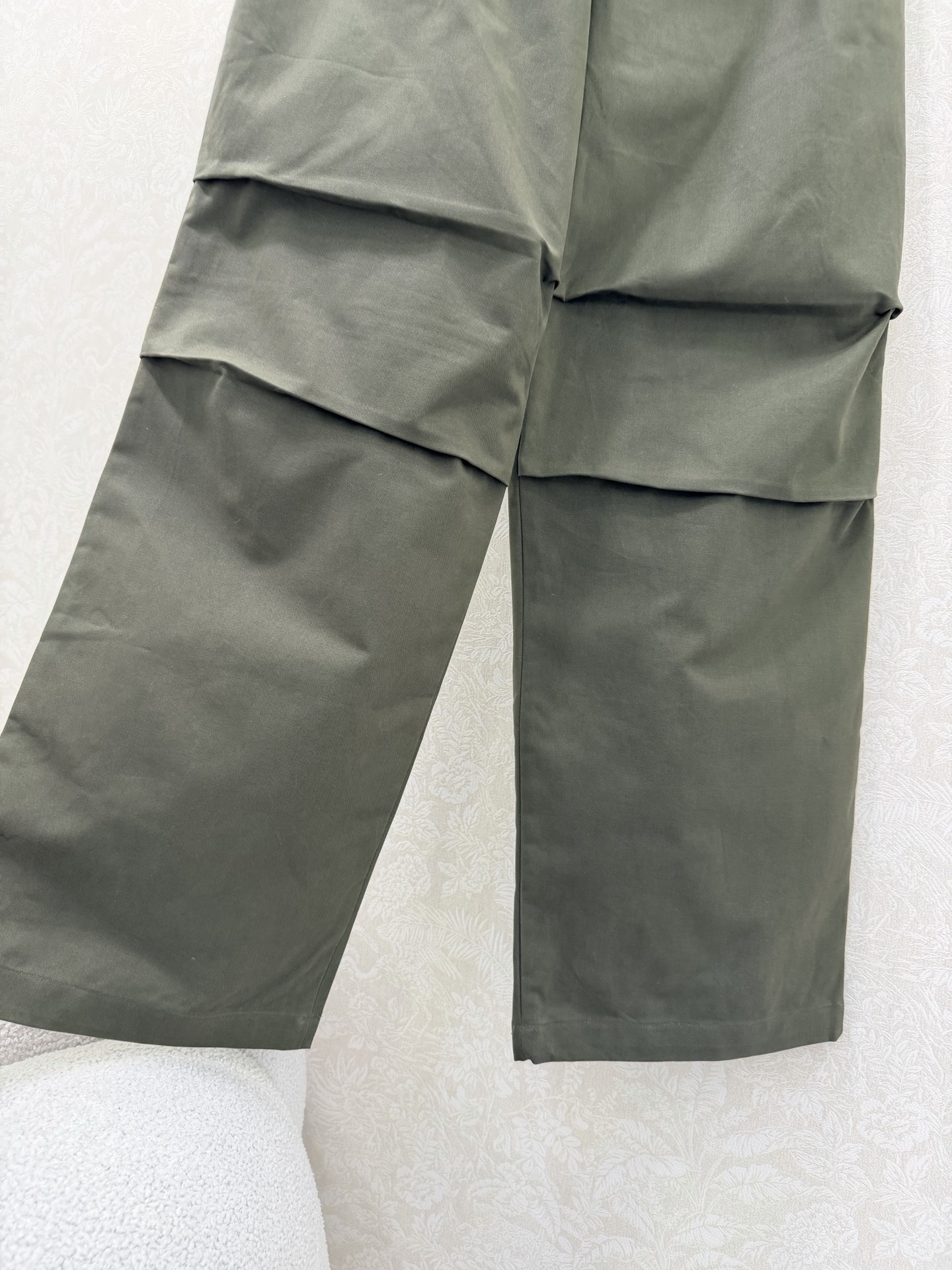 🔥🔥Alexand*r Wang 26Ss早春新款工装阔腿裤 撞色拼接 以标志性的白边撞色腰头点亮整体，