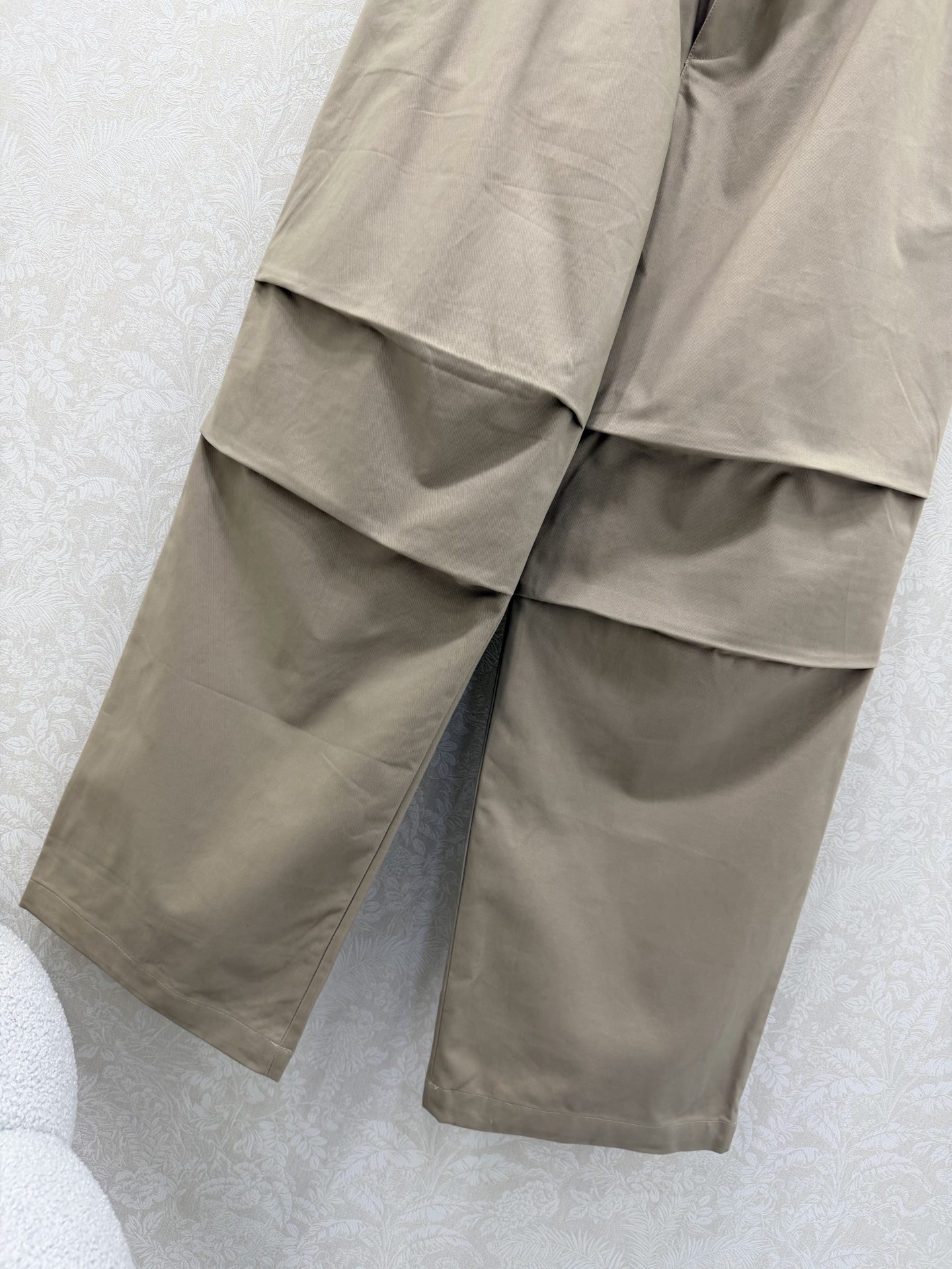 🔥🔥Alexand*r Wang 26Ss早春新款工装阔腿裤 撞色拼接 以标志性的白边撞色腰头点亮整体，