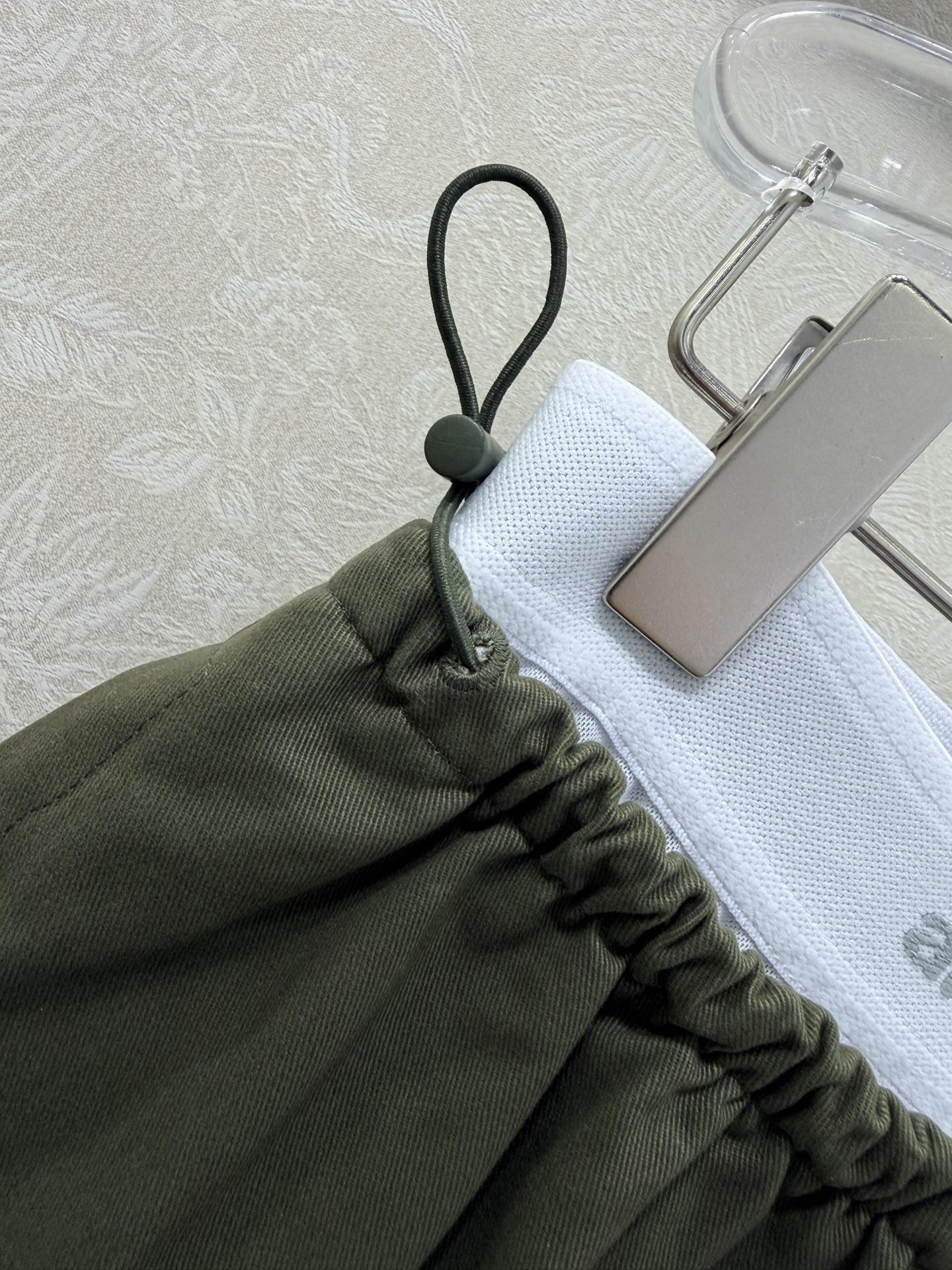 🔥🔥Alexand*r Wang 26Ss早春新款工装短裙 撞色拼接 以标志性的白边撞色腰头点亮整体，深