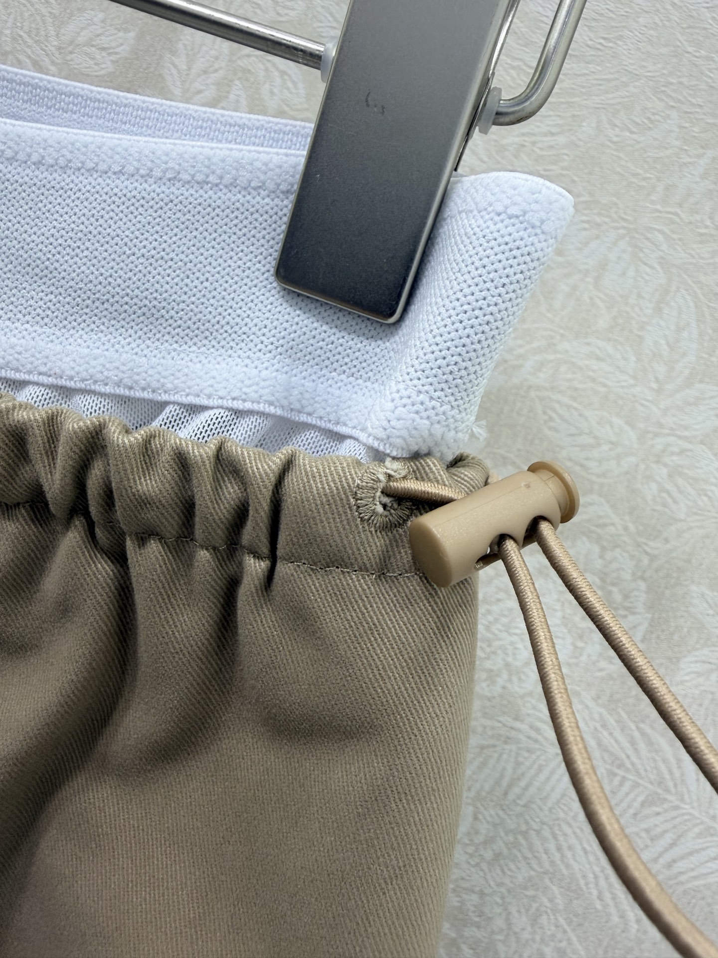 🔥🔥Alexand*r Wang 26Ss早春新款工装短裙 撞色拼接 以标志性的白边撞色腰头点亮整体，深