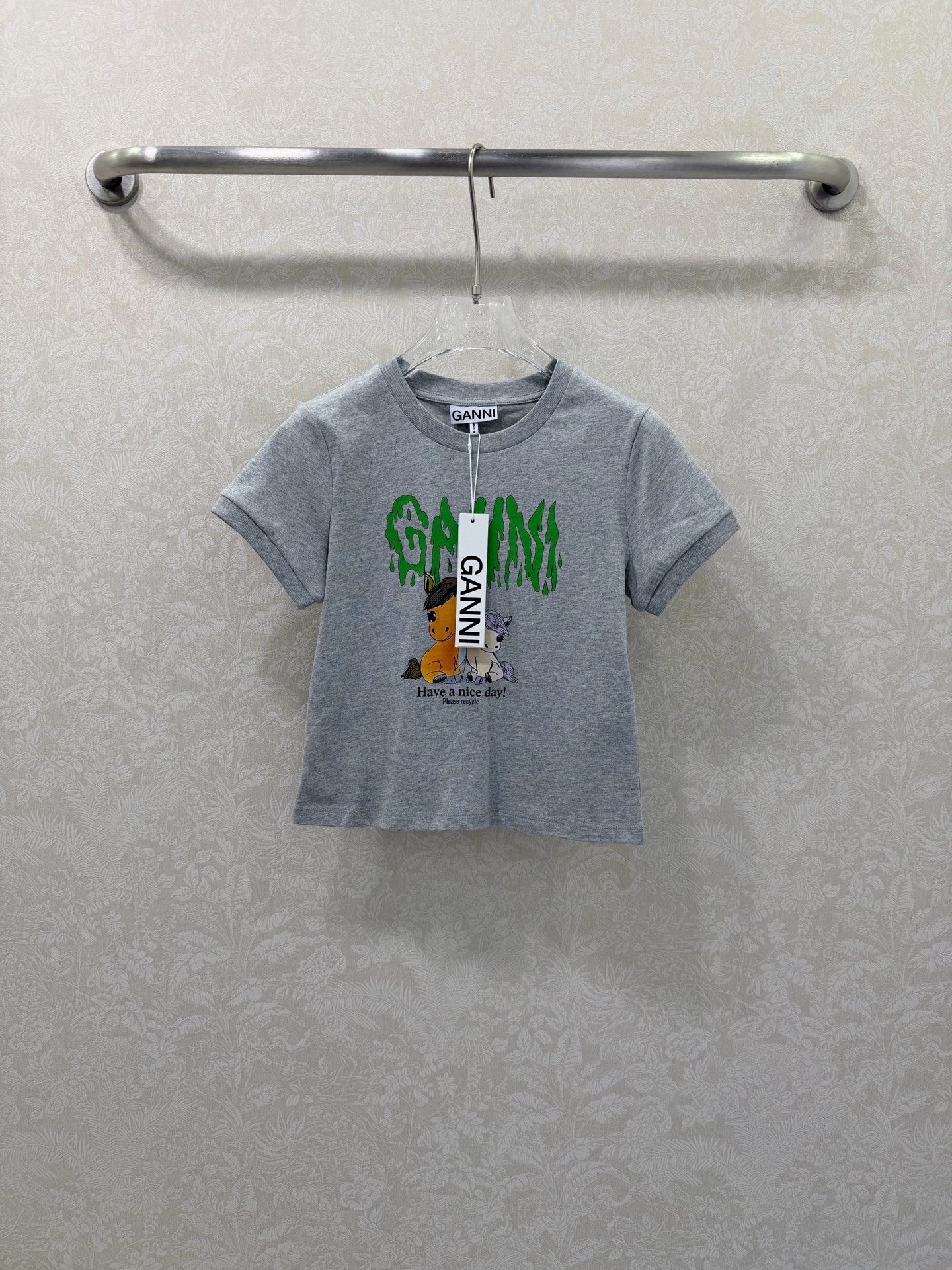 NO:721375,Gan*i 26SS early spring new short-sleeved T-shirt. Childlike pony print short-sleeved T-shirt: limited edition for the Year of the Horse, green distressed letter print, two cute cartoon ponies print, full of healing, the length is just right to reveal the waistline, creating a heightening effect, classic round neck design. Sweet and cool girly feel. SMLB, women's clothing, T-shirt, tees, t-shirt,19860909Gan*i 26SS早春新款短袖T恤 童趣小马印花短袖T恤:马年限定款,绿色做旧质感的字母印花,两只可爱的卡通小马印花,充满治愈感,衣长恰到好处地露出腰线,打造的显高效果,经典圆领设计.甜酷少女感.SMLB,女装,T-shirt,tees，t-shirt,,Women's clothing