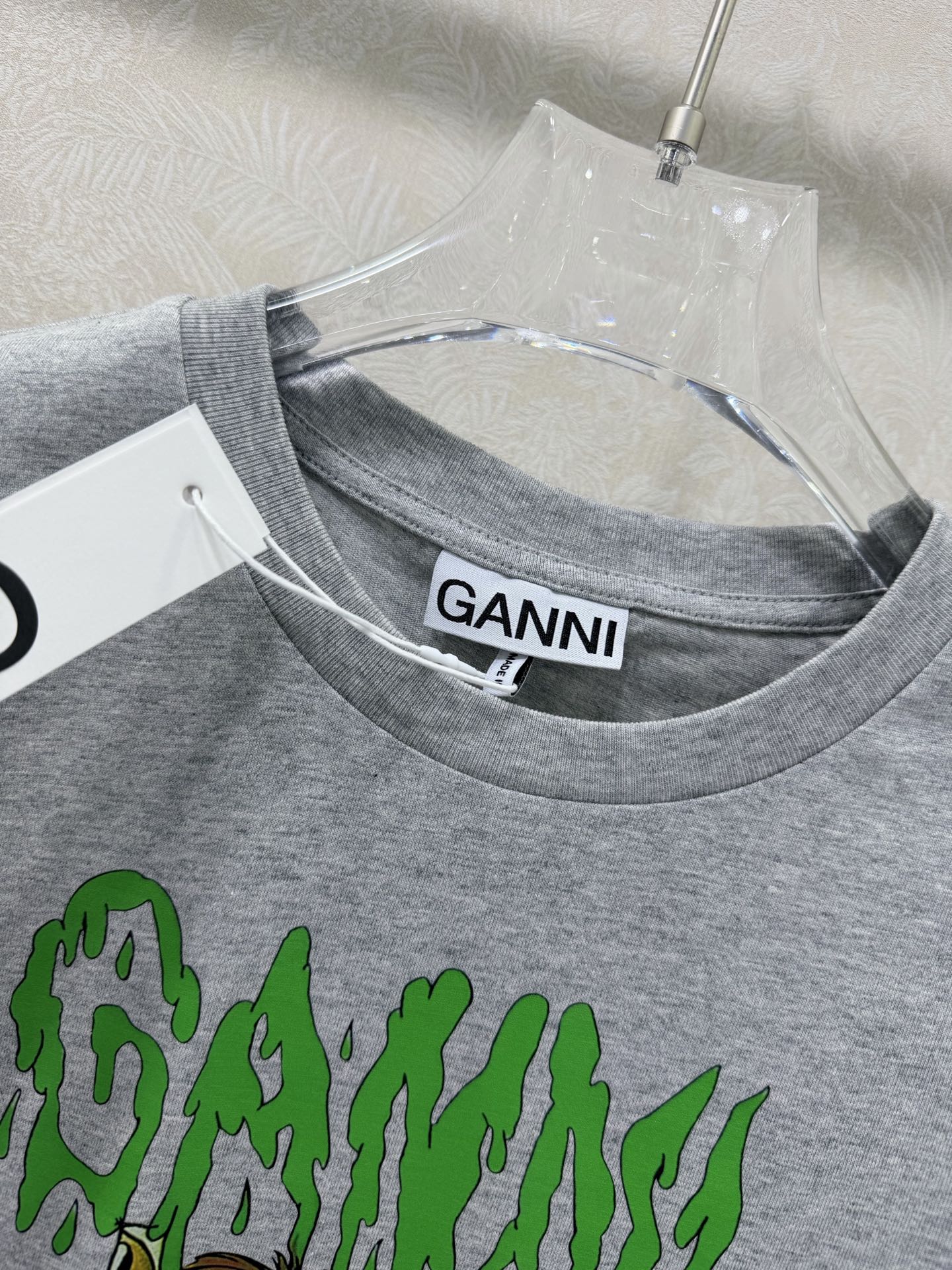 🔥🔥Gan*i 26SS早春新款短袖T恤 童趣小马印花短袖T恤:马年🐴限定款，绿色做旧质感的字母印花，两