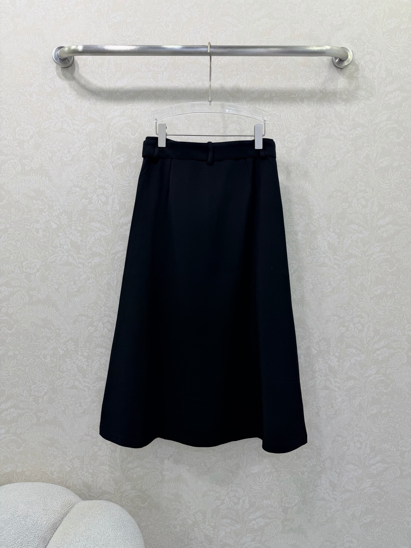 🔥🔥Loew*26早春新款皮表腰带中长款百褶伞状半裙，定制皮标五金 挺括有型，腰间穿孔本布腰带，高级的面