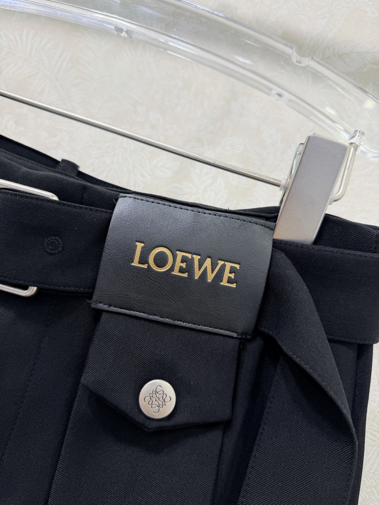 🔥🔥Loew*26早春新款皮表腰带中长款百褶伞状半裙，定制皮标五金 挺括有型，腰间穿孔本布腰带，高级的面