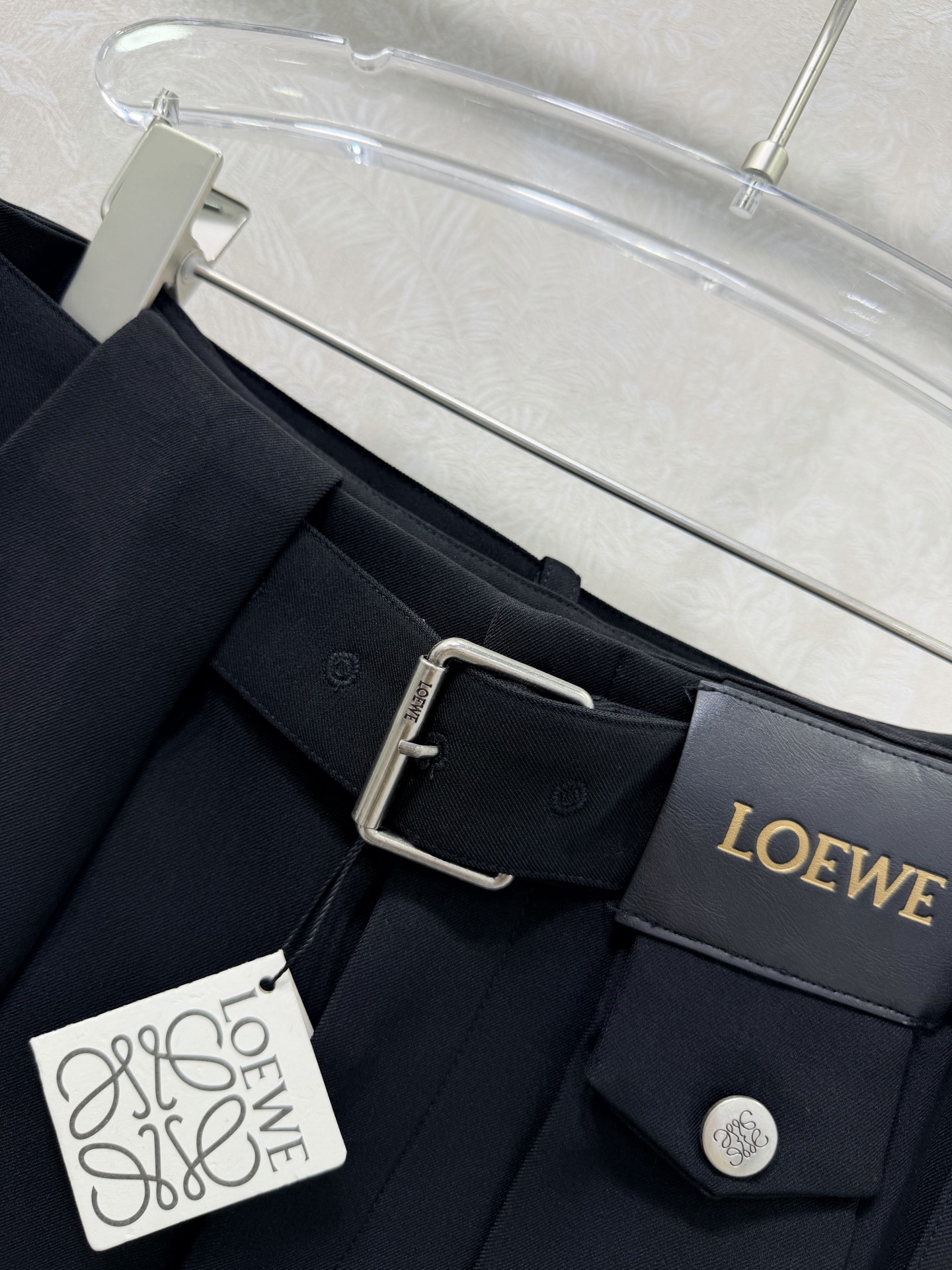 🔥🔥Loew*26早春新款皮表腰带中长款百褶伞状半裙，定制皮标五金 挺括有型，腰间穿孔本布腰带，高级的面