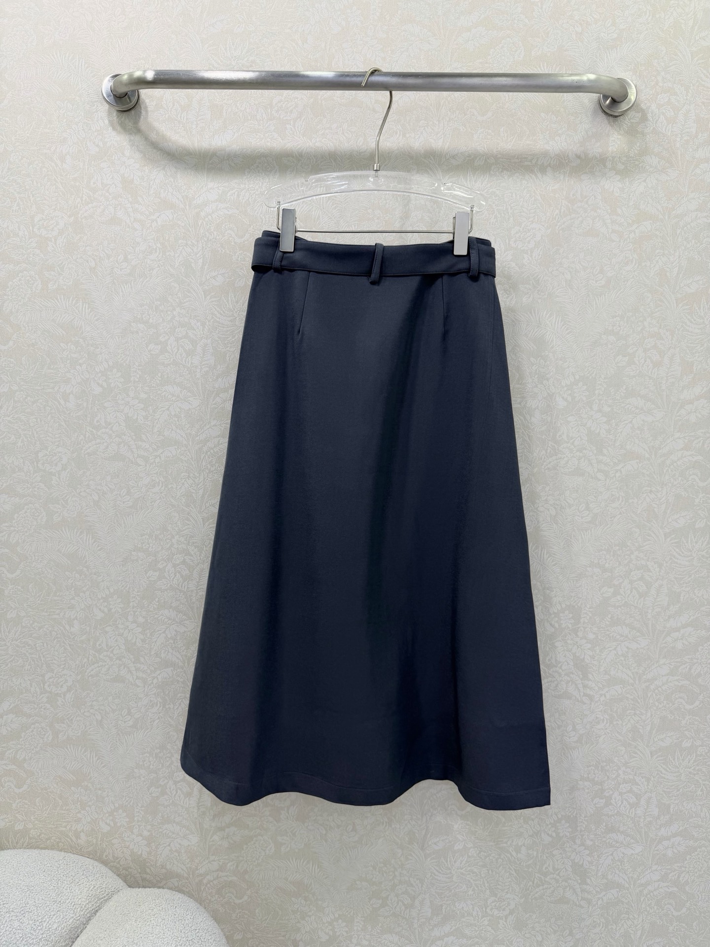 🔥🔥Loew*26早春新款皮表腰带中长款百褶伞状半裙，定制皮标五金 挺括有型，腰间穿孔本布腰带，高级的面