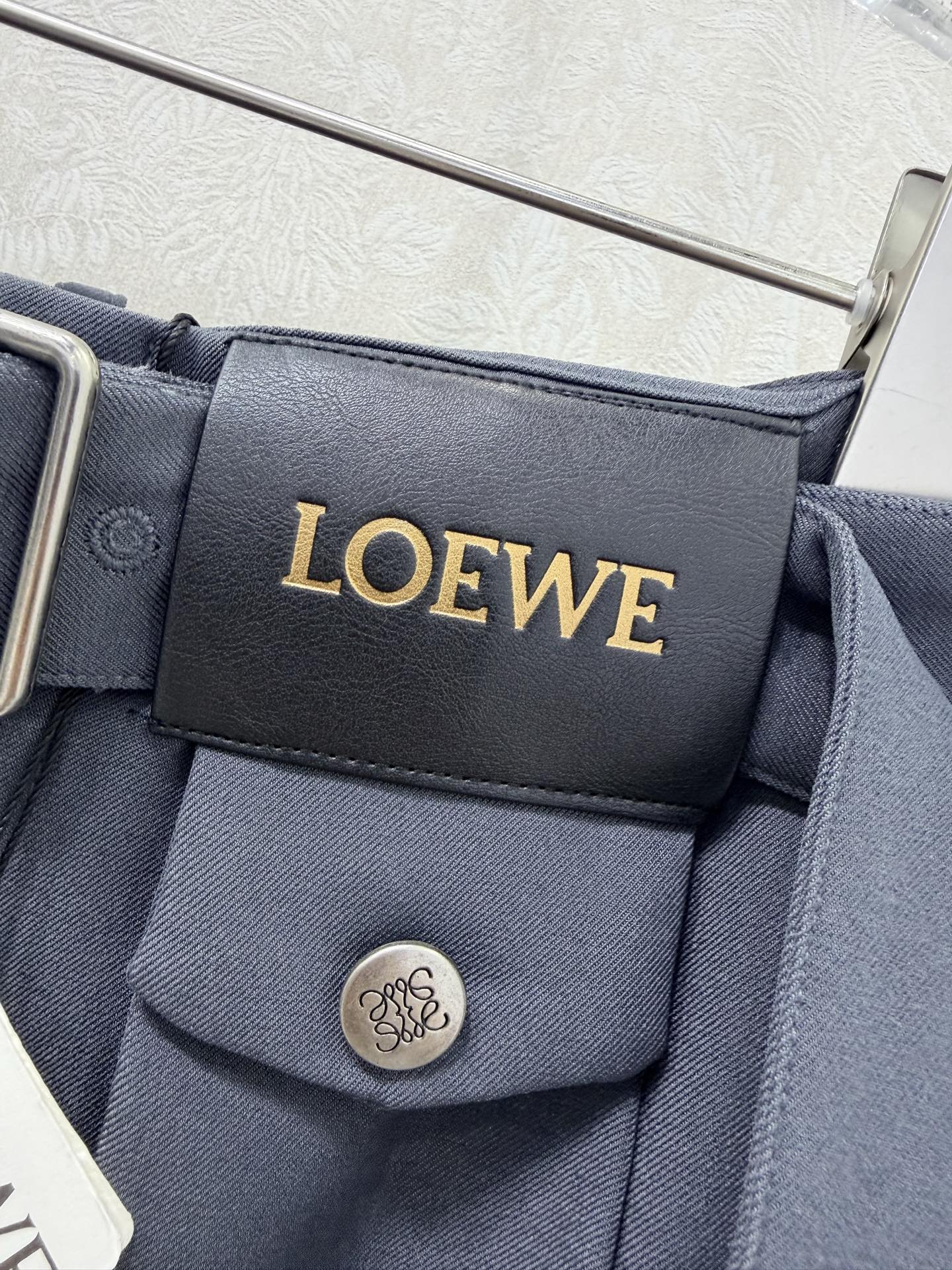 🔥🔥Loew*26早春新款皮表腰带中长款百褶伞状半裙，定制皮标五金 挺括有型，腰间穿孔本布腰带，高级的面