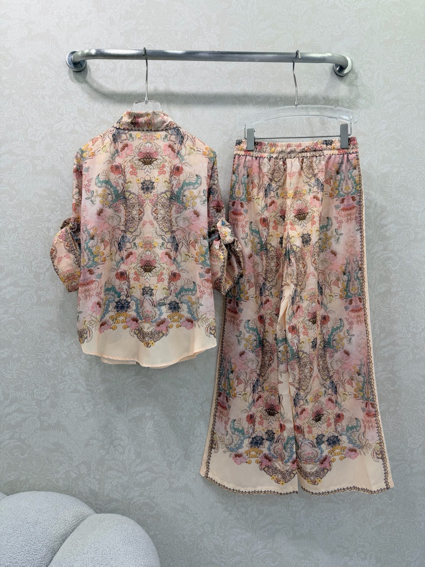 🔥🔥Zimmerman*兹/默曼 26早春新款套装 卷袖衬衣➕阔腿裤的组合。整体定位繁花锦簇复古印花绝绝