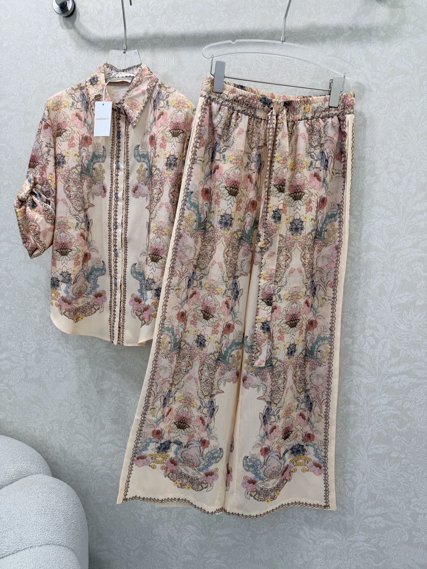🔥🔥Zimmerman*兹/默曼 26早春新款套装 卷袖衬衣➕阔腿裤的组合。整体定位繁花锦簇复古印花绝绝