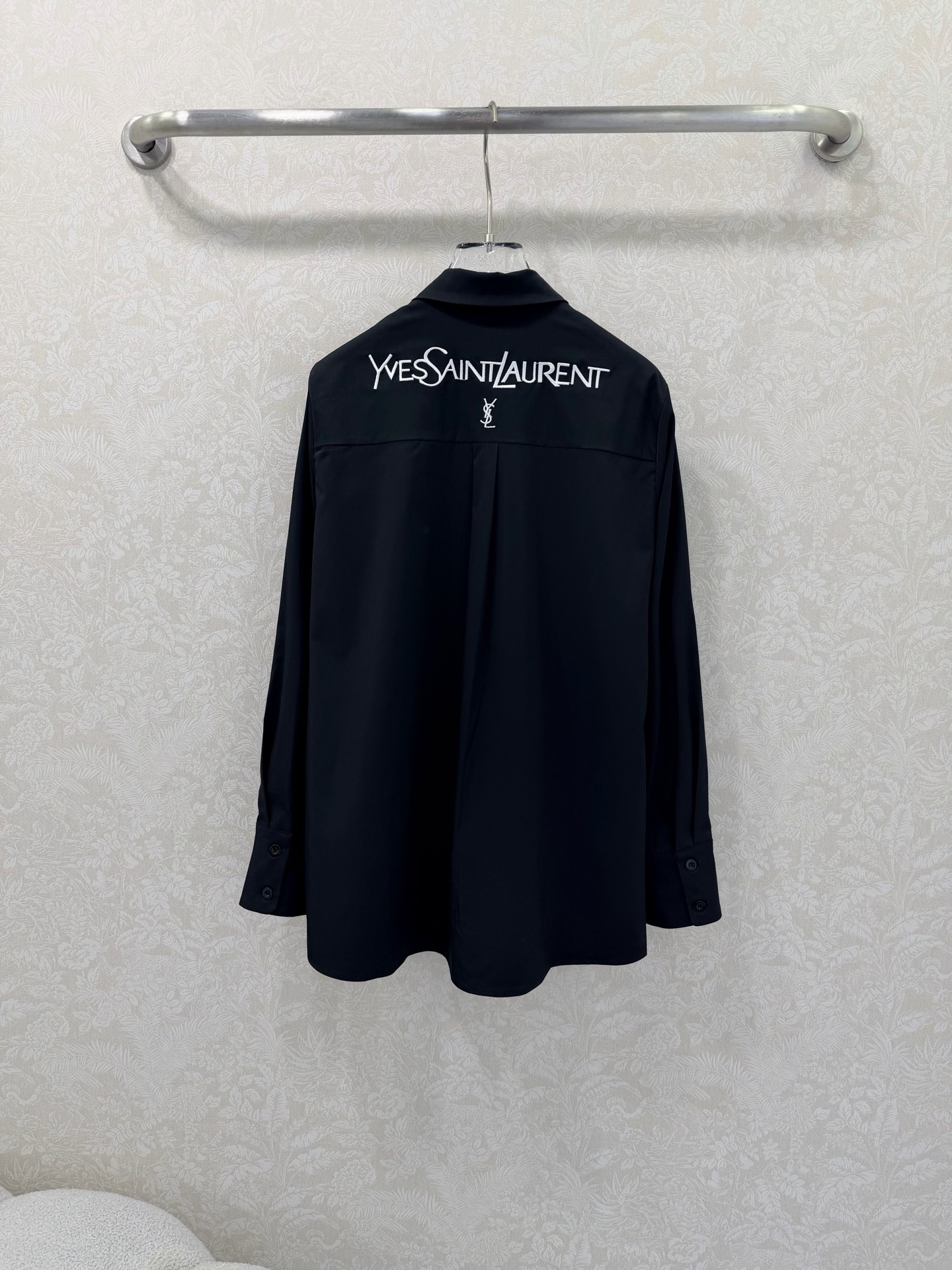 🔥🔥🔥 SAINT LAURE*T 26新款👑中古风衬衣 没有什么理由可以拒绝它 可A可乖的风格，版型属