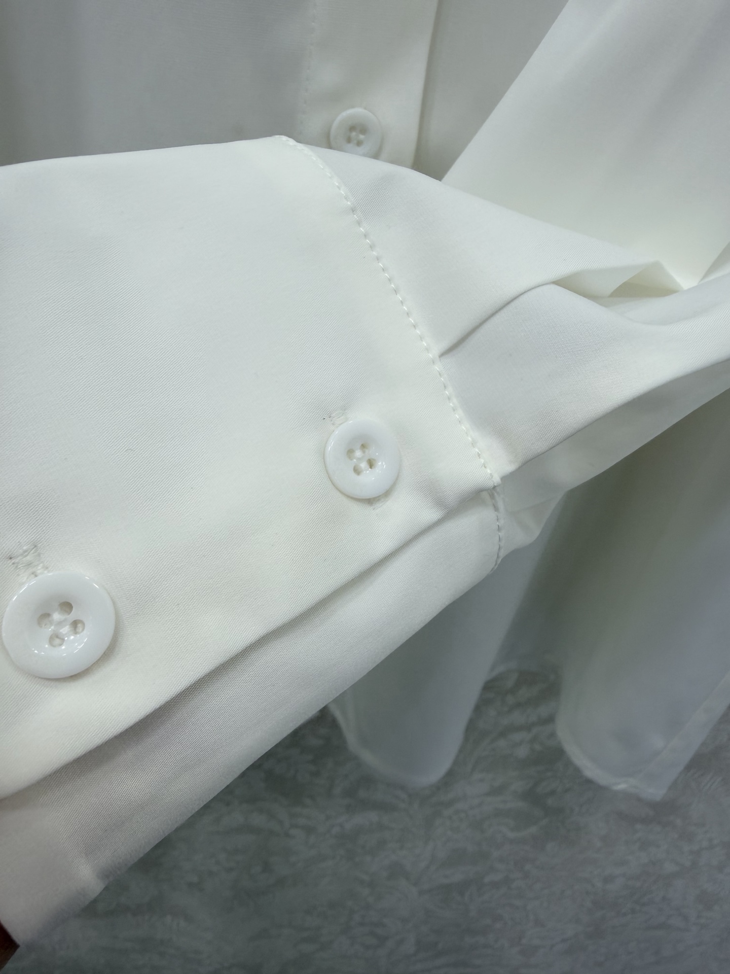 🔥🔥🔥 SAINT LAURE*T 26新款👑中古风衬衣 没有什么理由可以拒绝它 可A可乖的风格，版型属