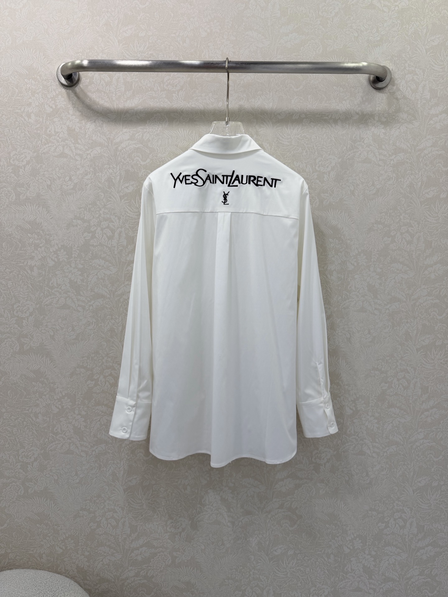 🔥🔥🔥 SAINT LAURE*T 26新款👑中古风衬衣 没有什么理由可以拒绝它 可A可乖的风格，版型属