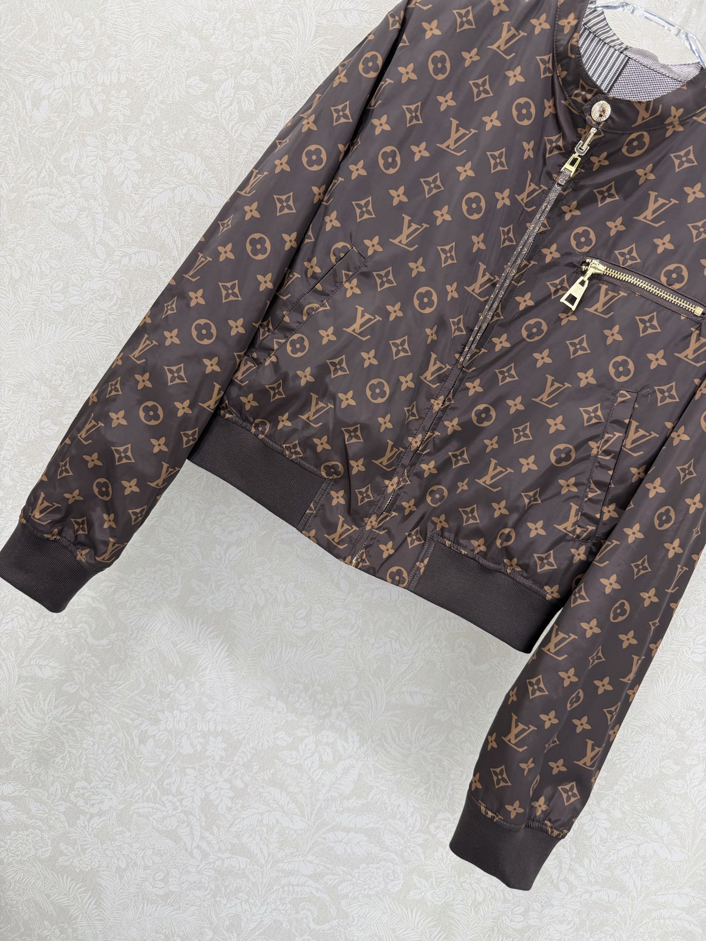 双面🔥🔥LOUIS VUITT*N路易/威登26早春新款双面可穿夹克外套 经典方格➕老花的搭配 棒球服夹