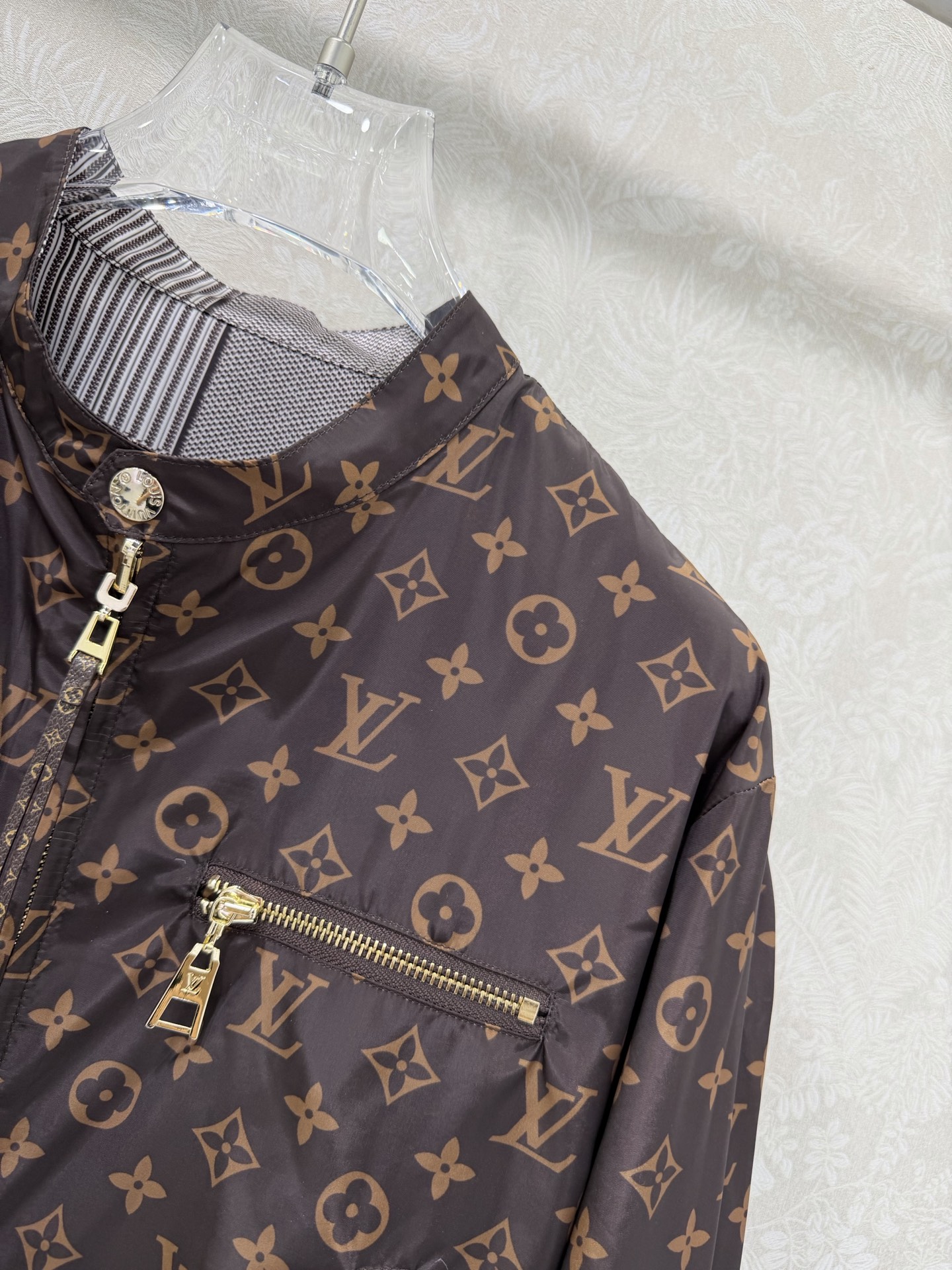 双面🔥🔥LOUIS VUITT*N路易/威登26早春新款双面可穿夹克外套 经典方格➕老花的搭配 棒球服夹