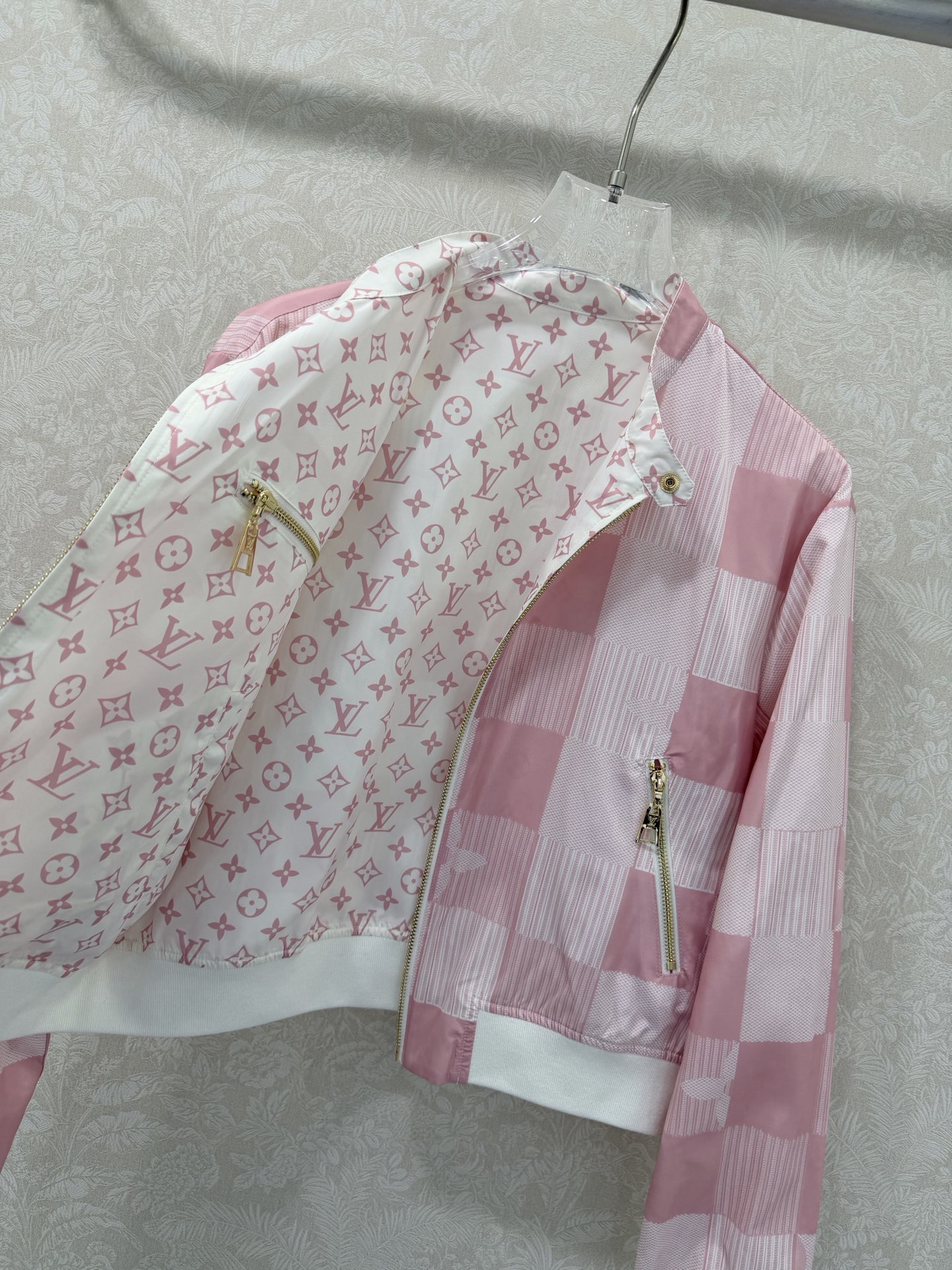 🔥🔥LOUIS VUITT*N路易/威登26早春新款双面可穿夹克外套 经典方格➕老花的搭配 棒球服夹克版