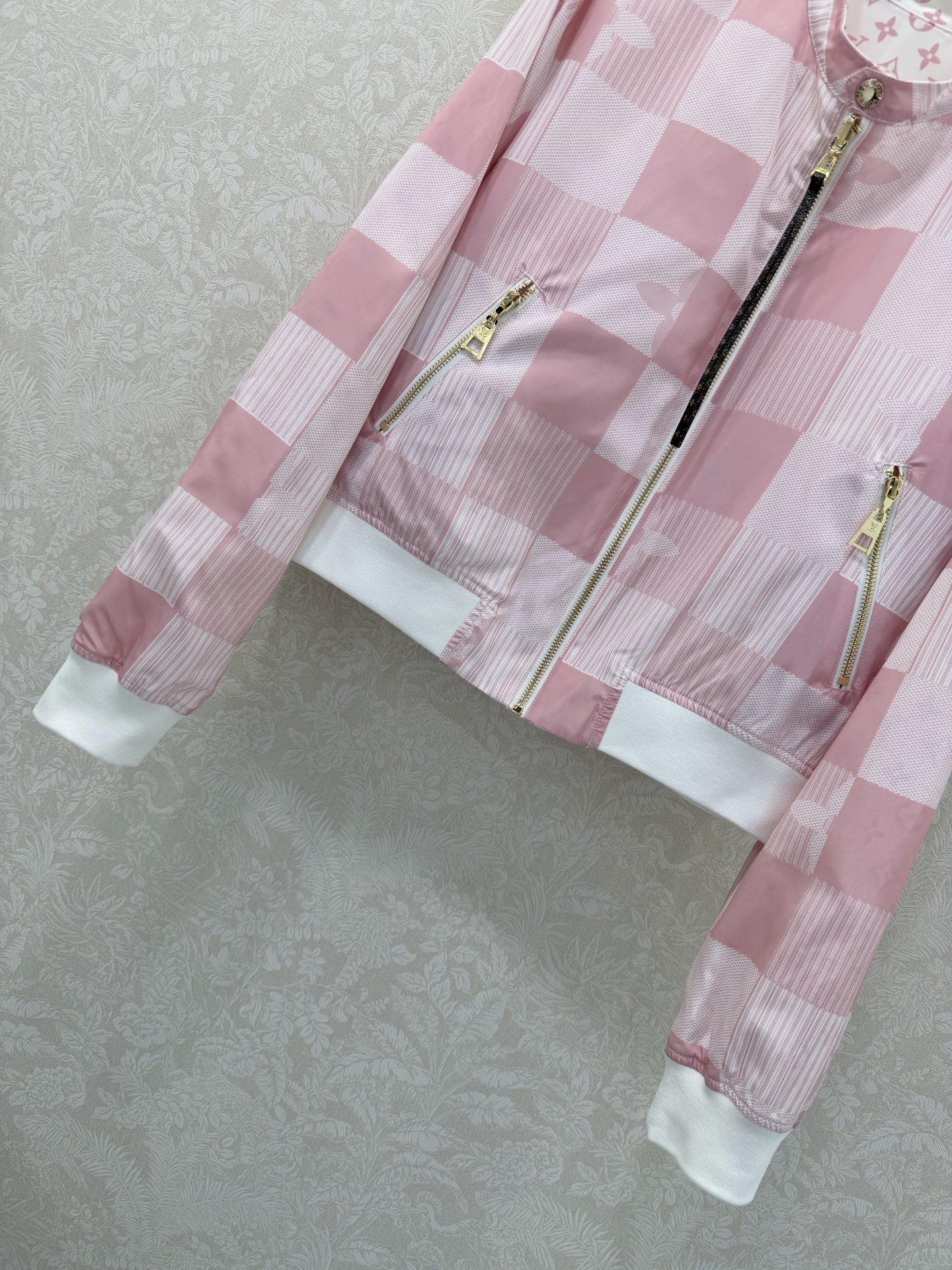 🔥🔥LOUIS VUITT*N路易/威登26早春新款双面可穿夹克外套 经典方格➕老花的搭配 棒球服夹克版