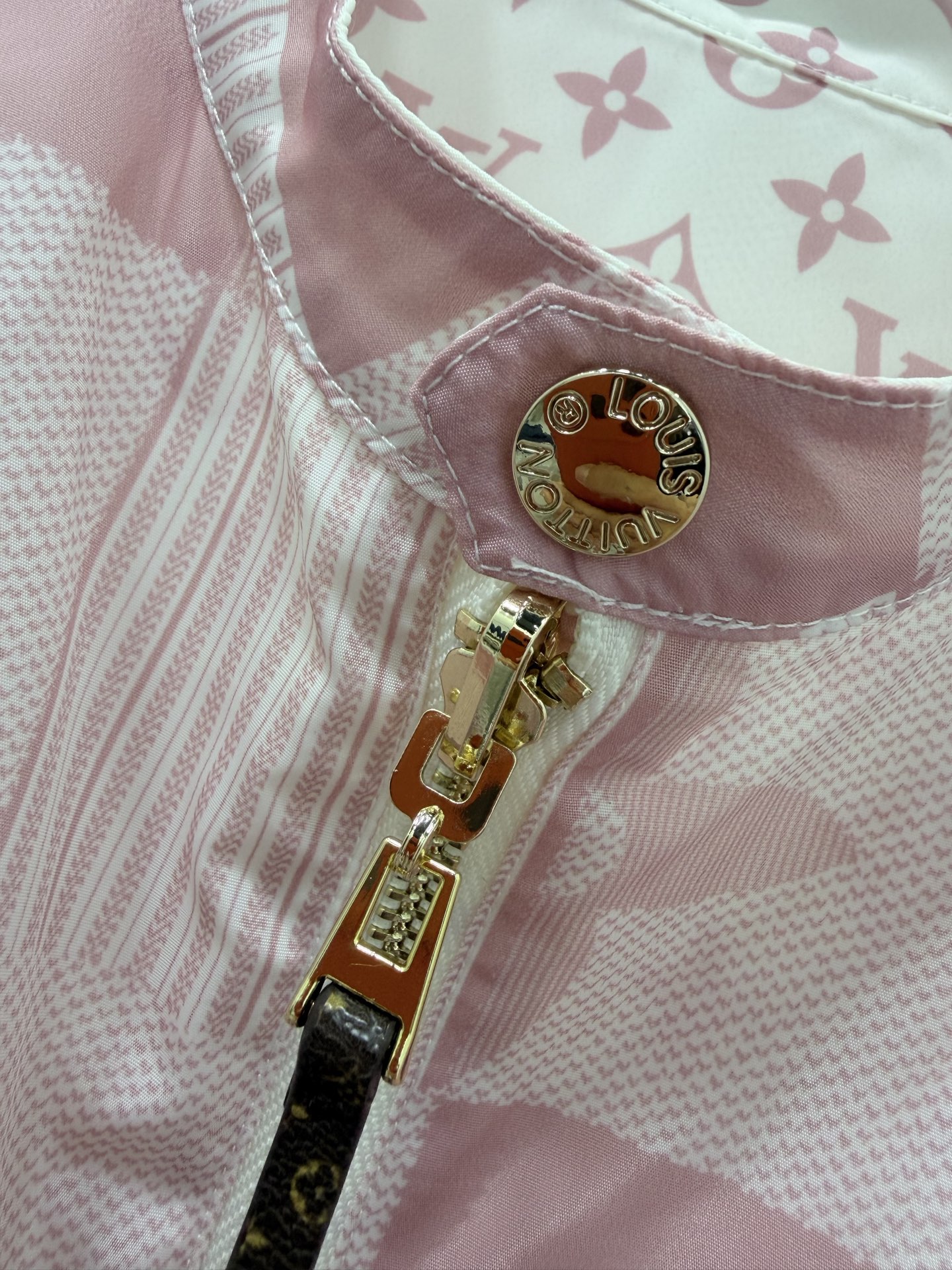 🔥🔥LOUIS VUITT*N路易/威登26早春新款双面可穿夹克外套 经典方格➕老花的搭配 棒球服夹克版