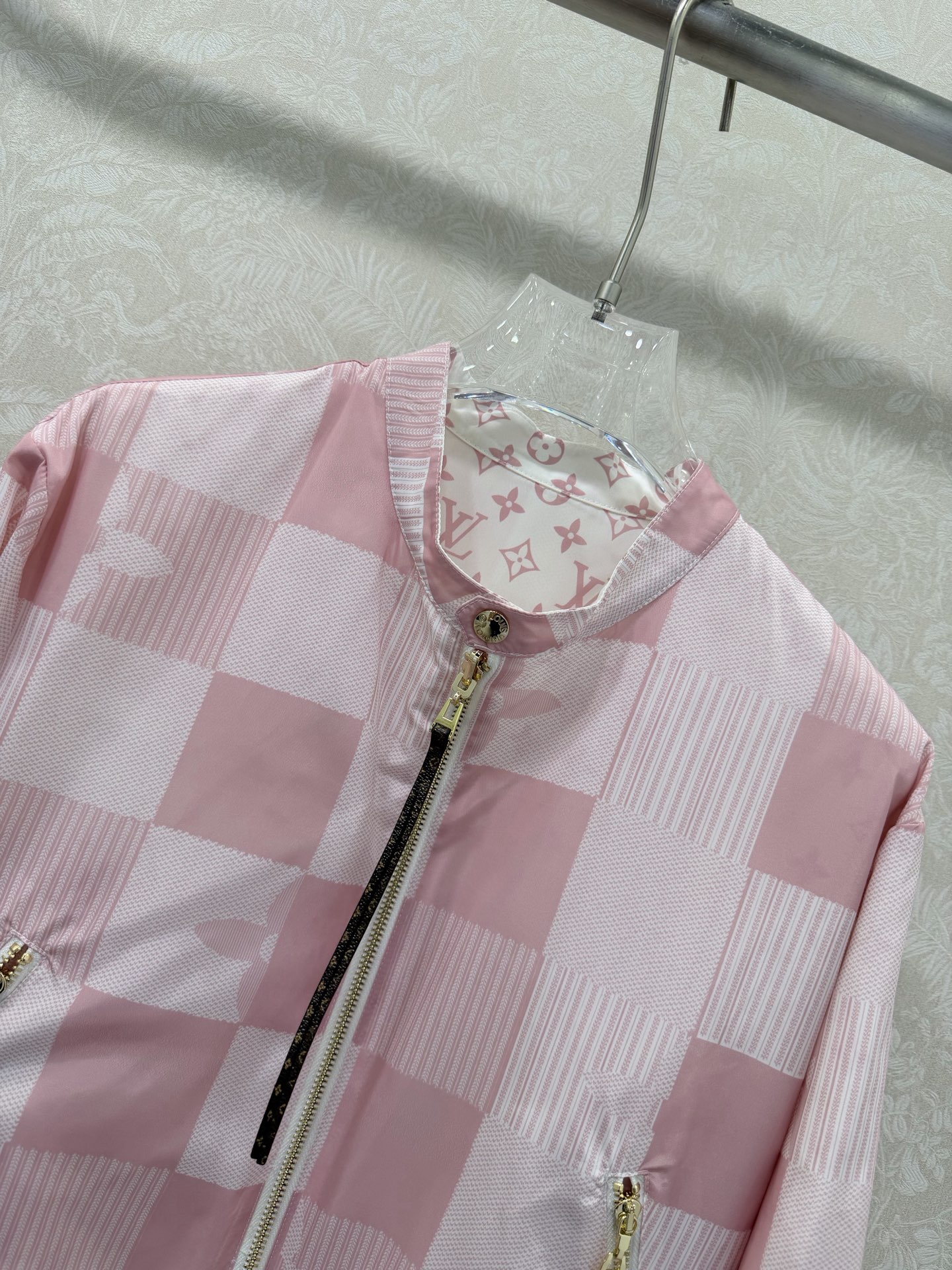 🔥🔥LOUIS VUITT*N路易/威登26早春新款双面可穿夹克外套 经典方格➕老花的搭配 棒球服夹克版